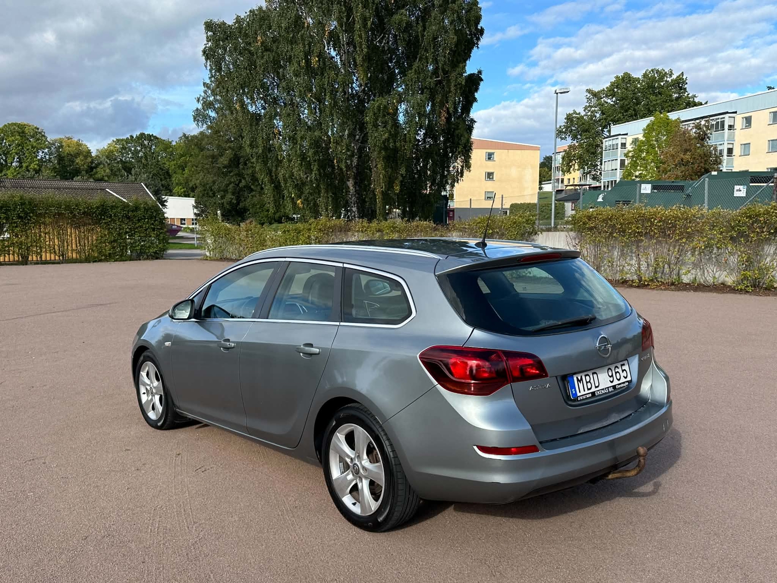 Opel Astra 2012, photo 4/6