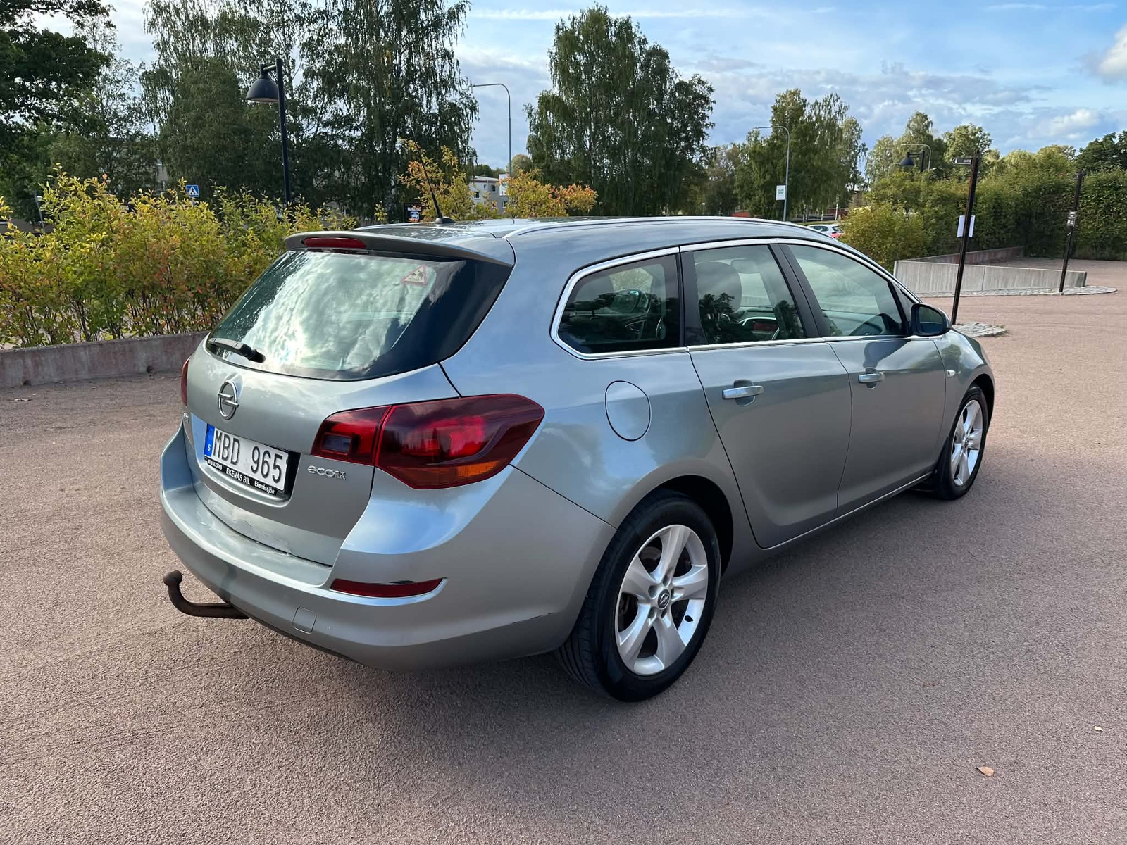 Opel Astra 2012, photo 2/6