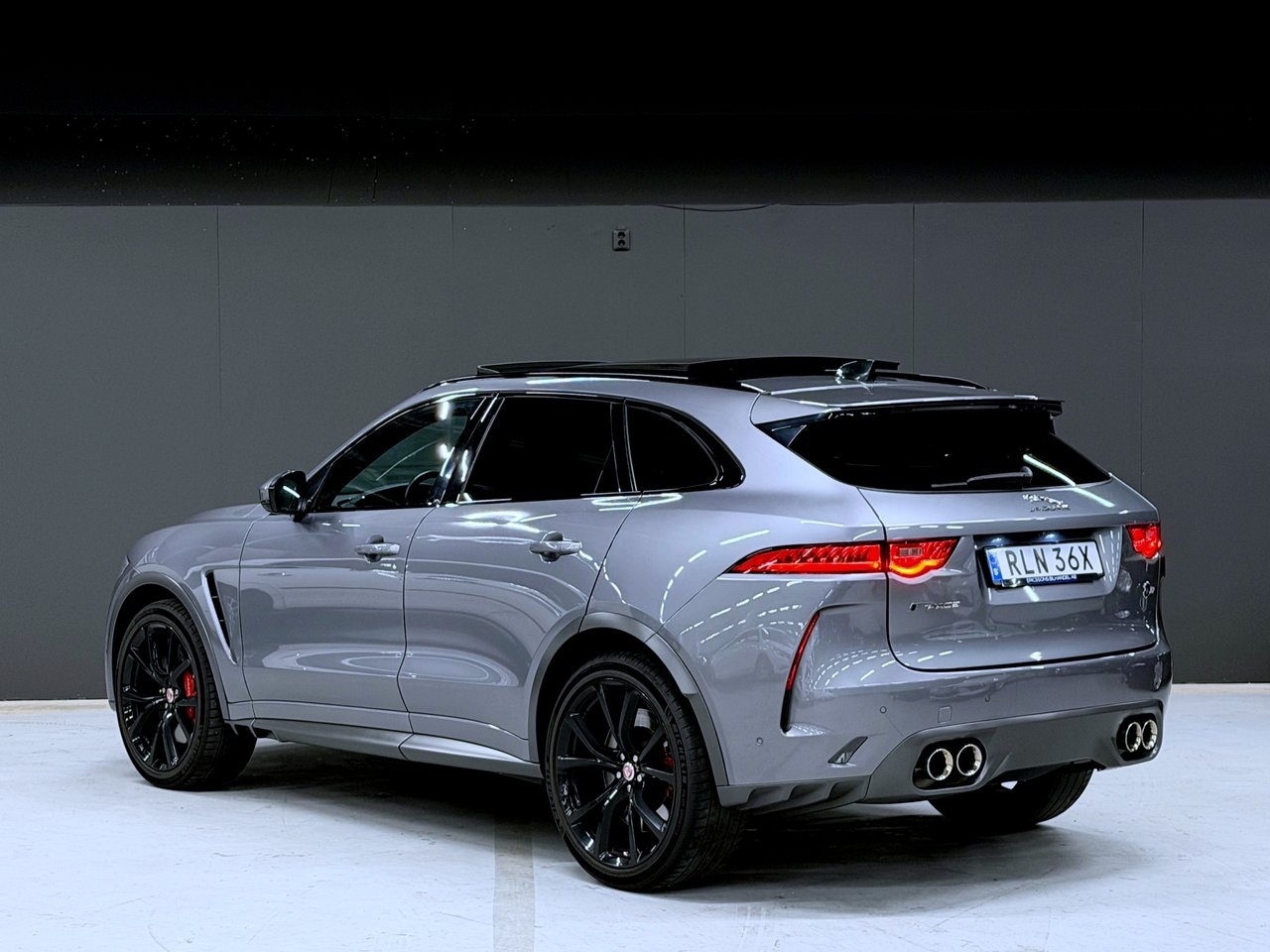 Jaguar F-Pace SVR 550hk 2020, kuva 2/10