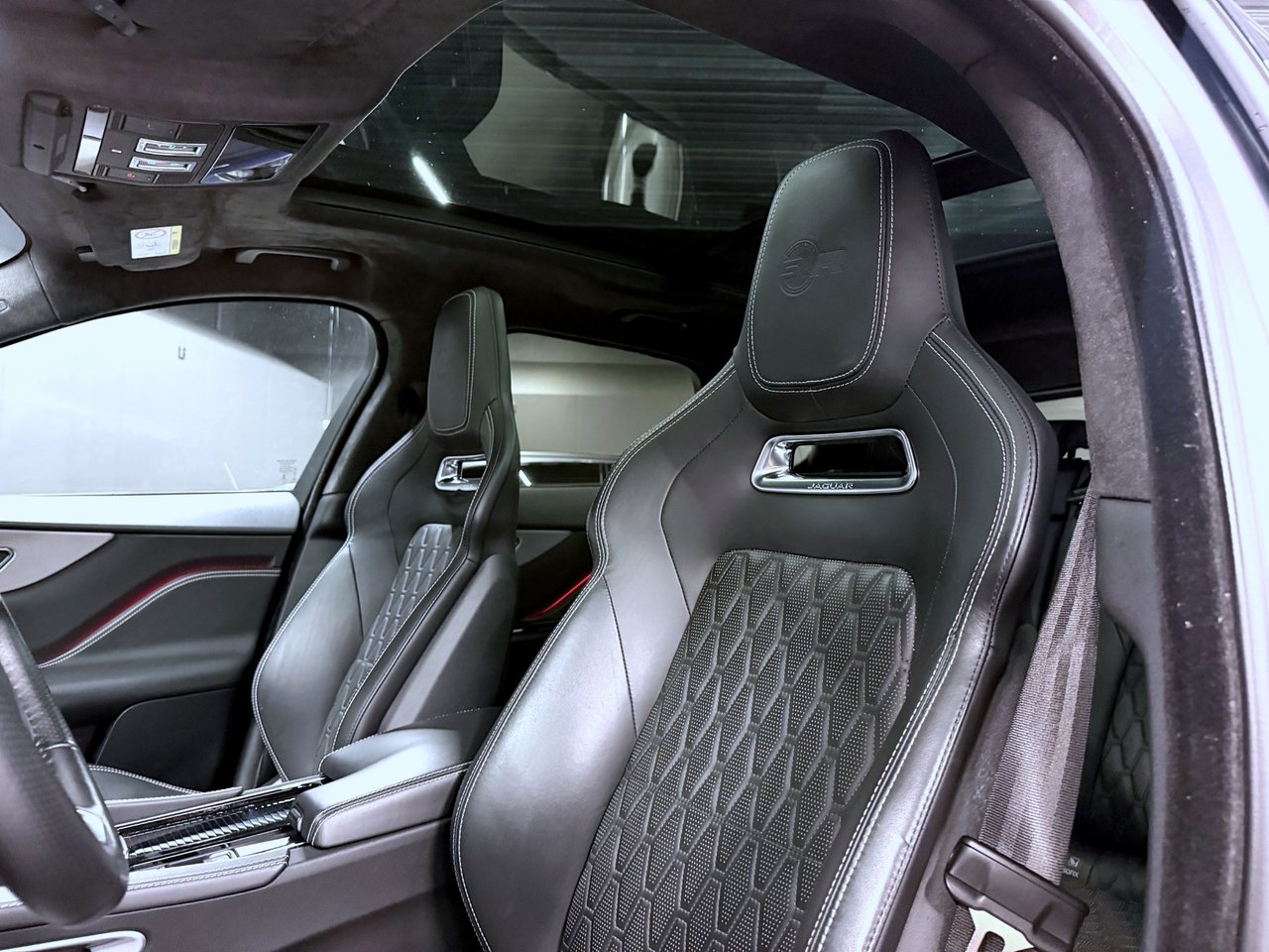Jaguar F-Pace SVR 550hk 2020, kuva 7/10