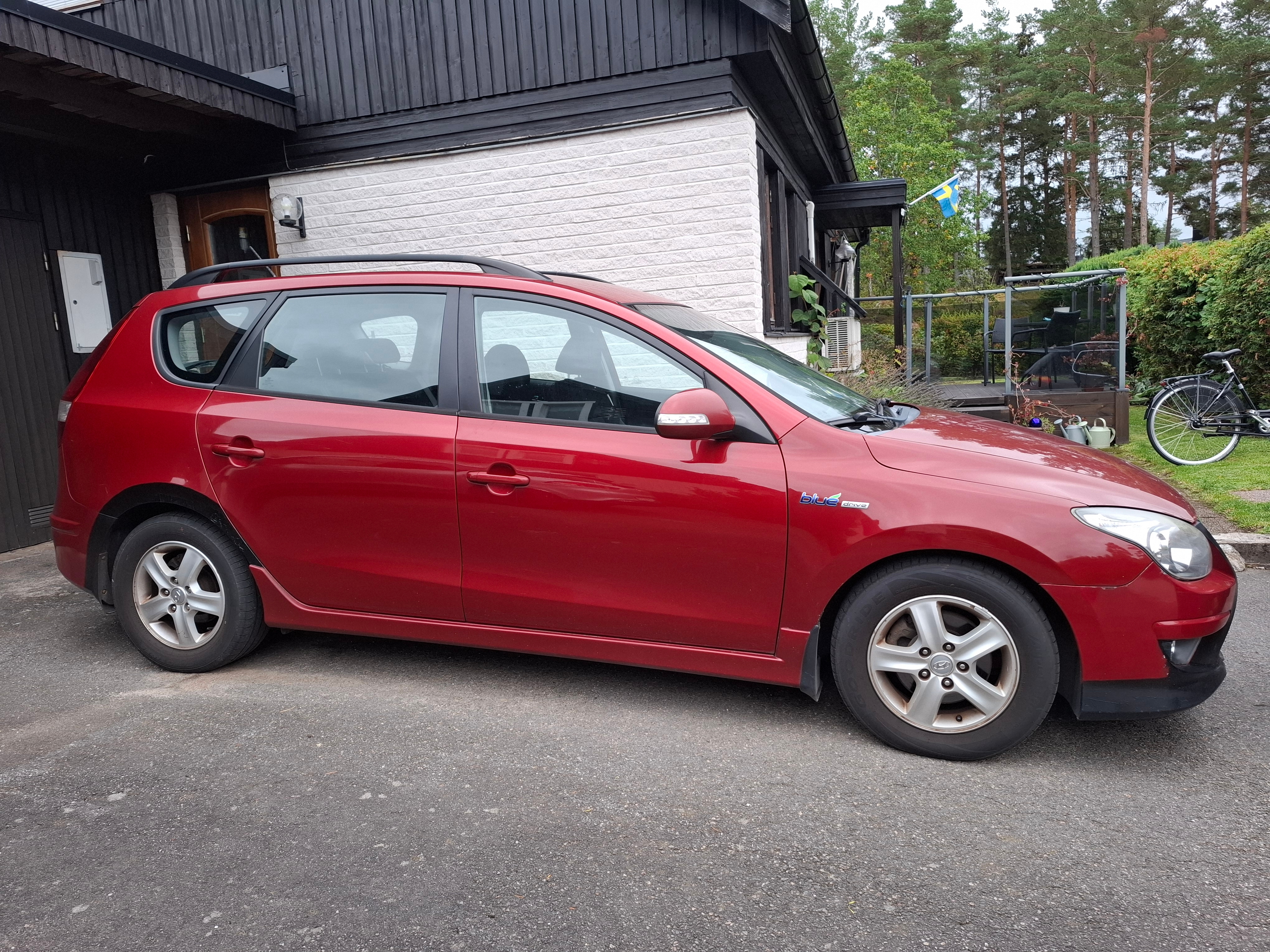 Hyundai i30 cw 1.6 CRDi Manuell 2011, bild 2/9