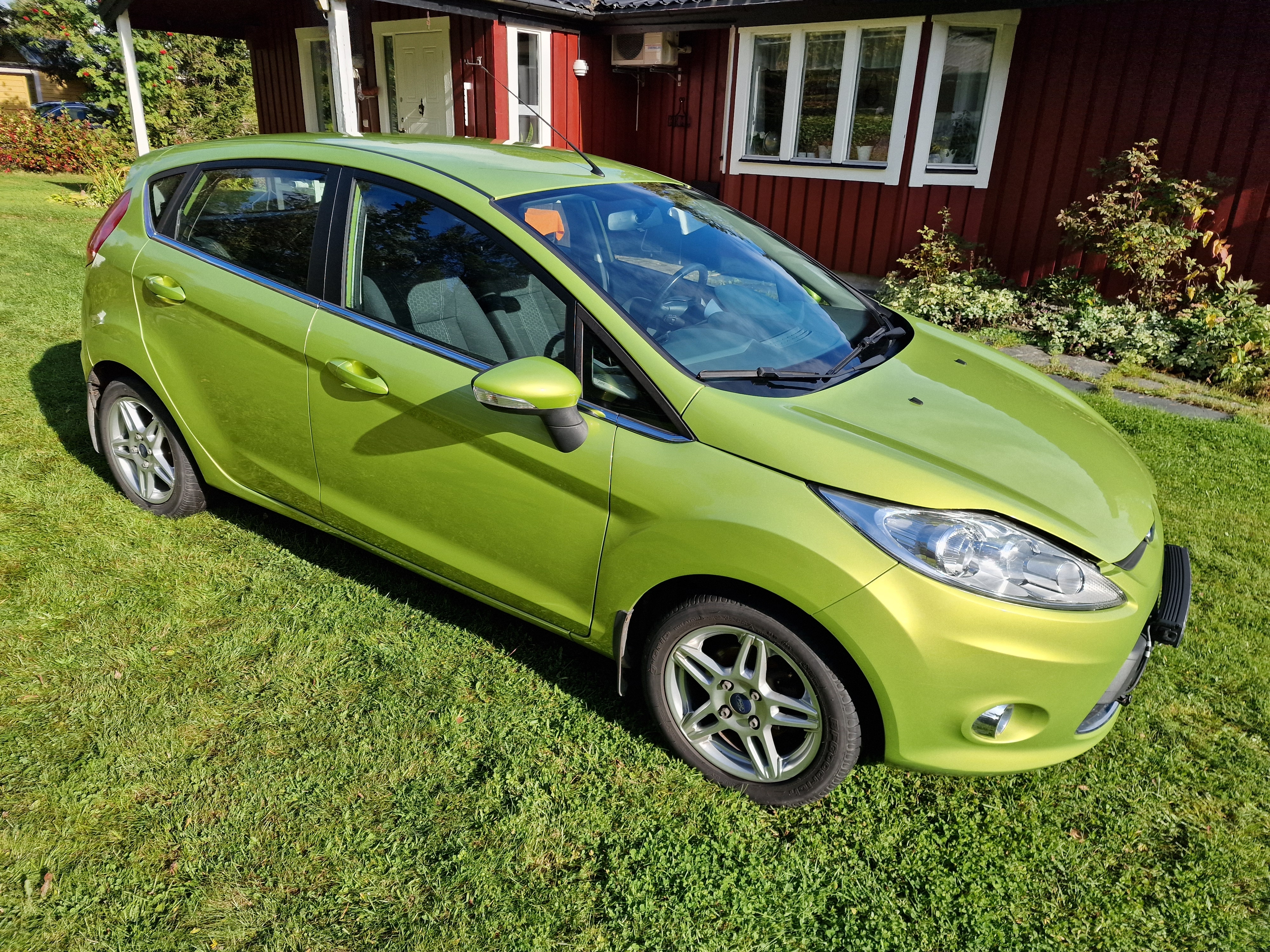 Ford Fiesta 5-dörrar 1.25 Manuell 2011, bild 2/7