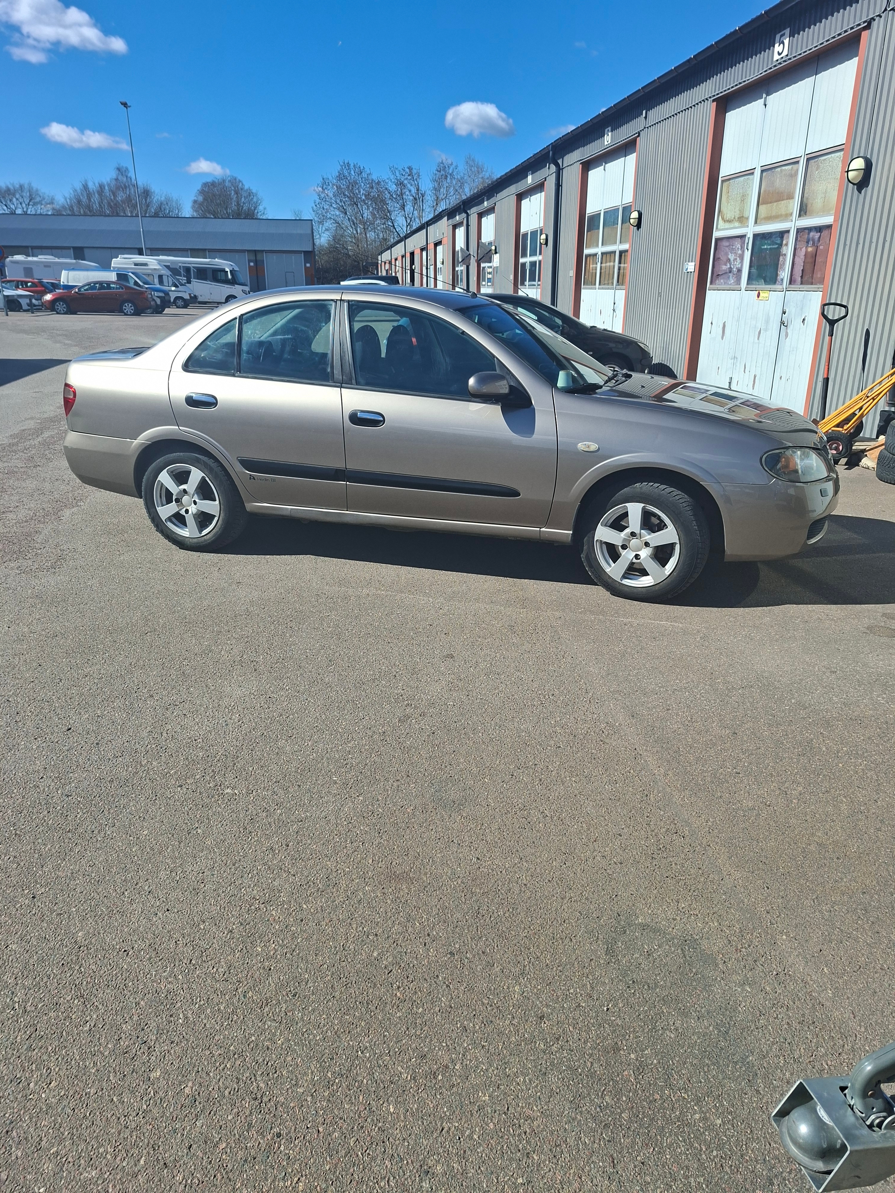 Nissan Almera Sedan 1.5 Manuell 2006, bild 4/10
