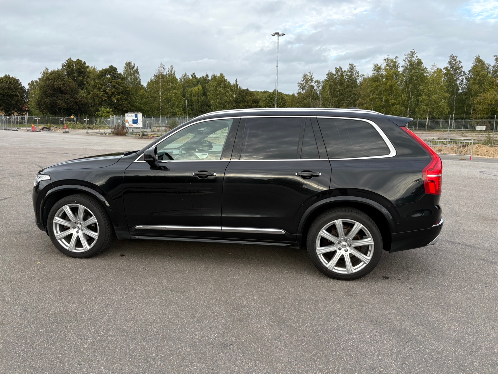 Volvo XC90 7-seater D5 AWD Geartronic 2016, photo 2/10