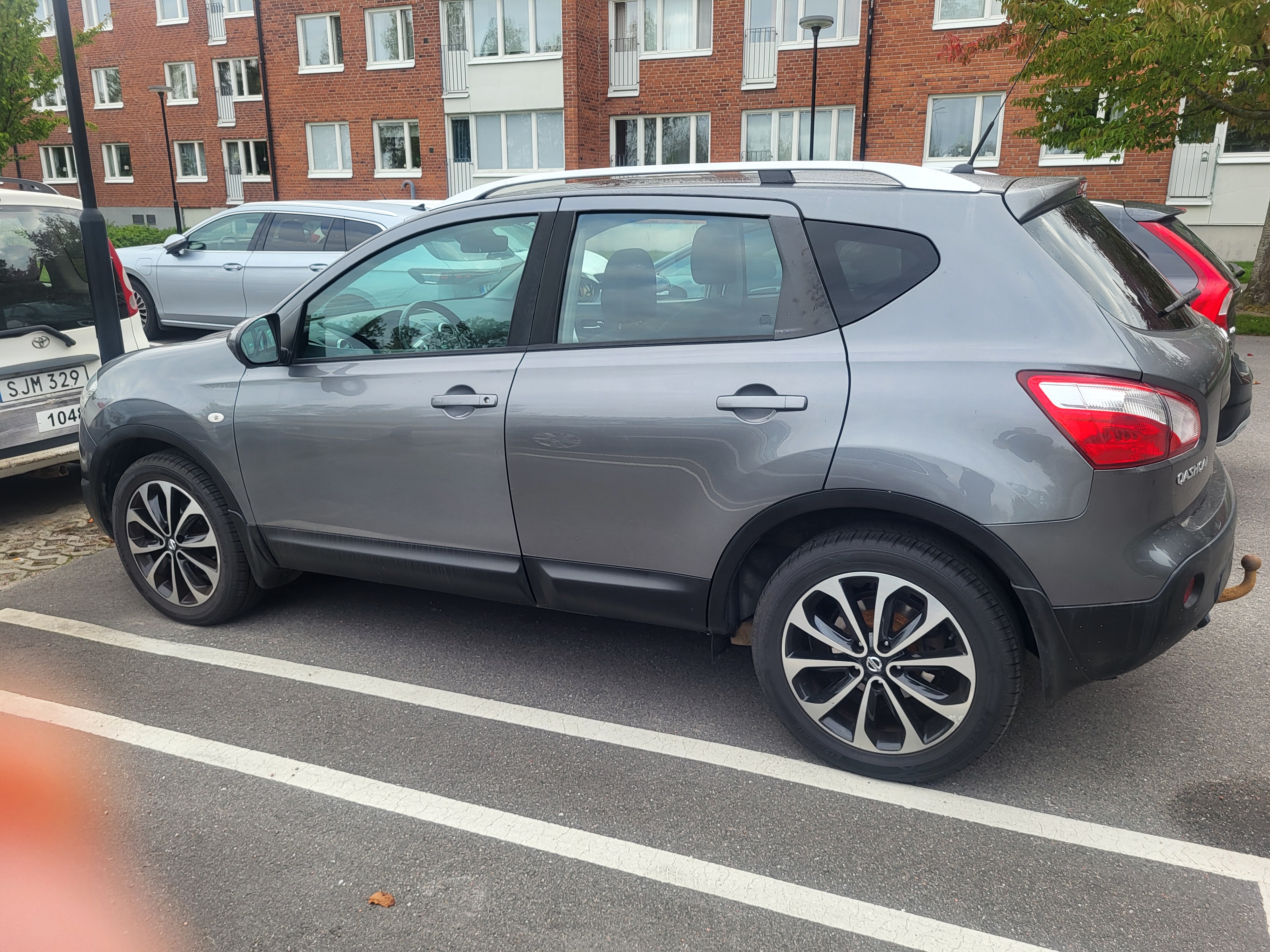 Nissan Qashqai 2.0 CVT 2013, bild 2/10