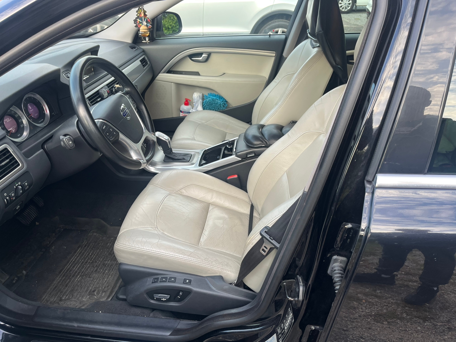 Volvo V70 2.0 Bi-Fuel Geartronic 2013, bild 3/9