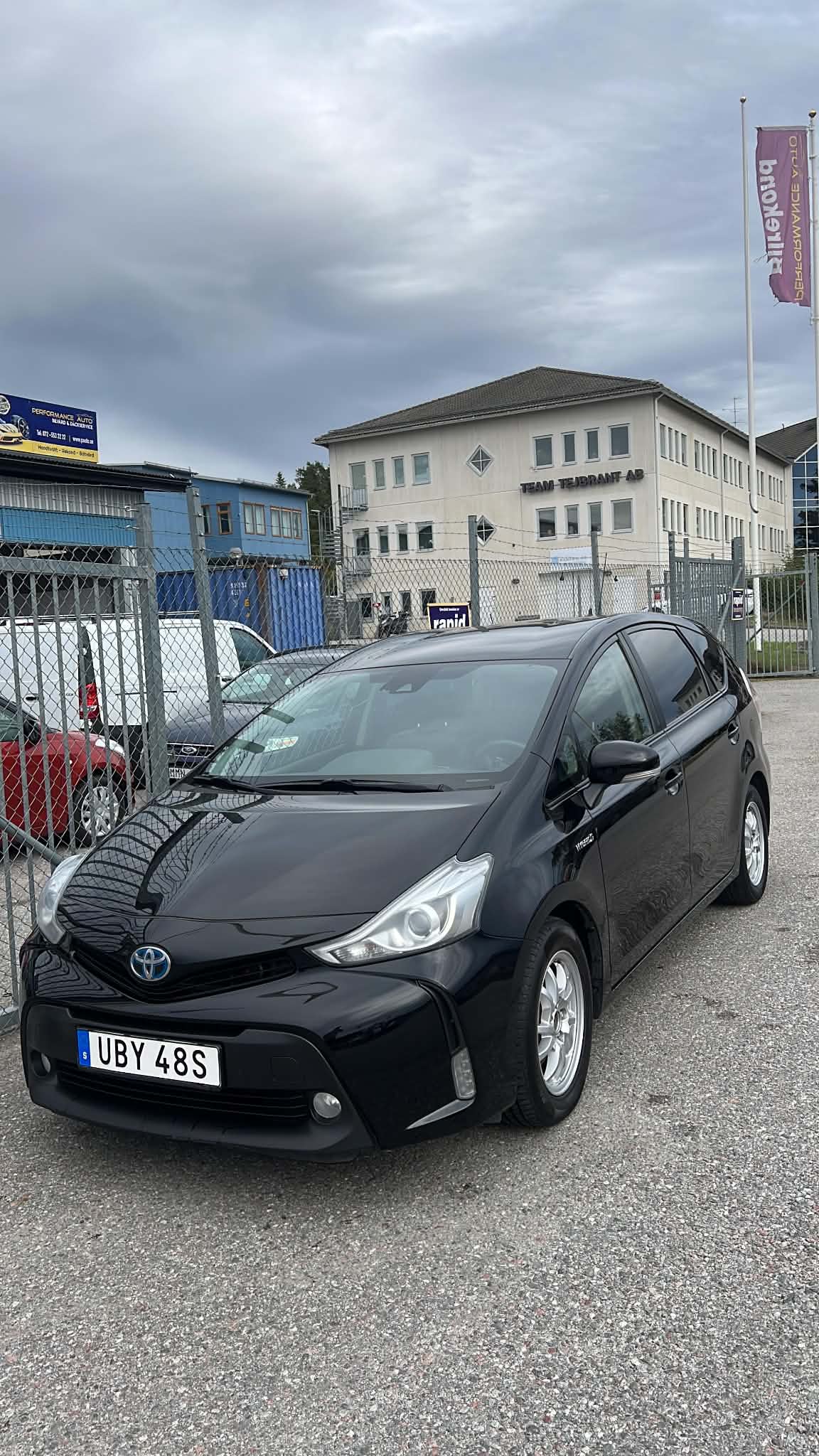 Toyota Prius+ Hybrid CVT 2020, photo 2/6