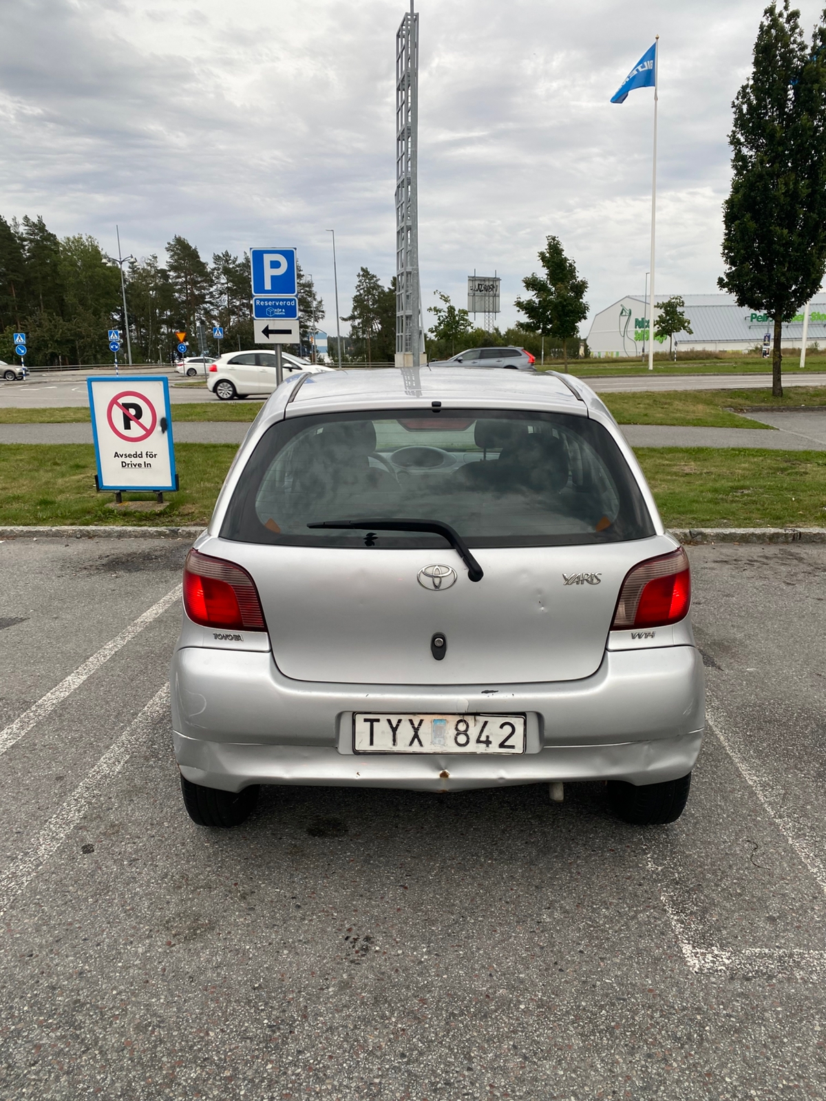 Toyota Yaris 5-dörrar 1.0 VVT-i Manuell 2003, bild 2/8