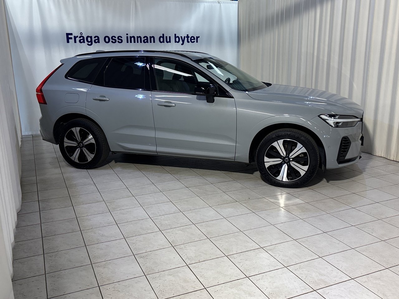 Volvo XC60 T6 AWD DARK PLUS RECHARGE 2024, bild 2/10