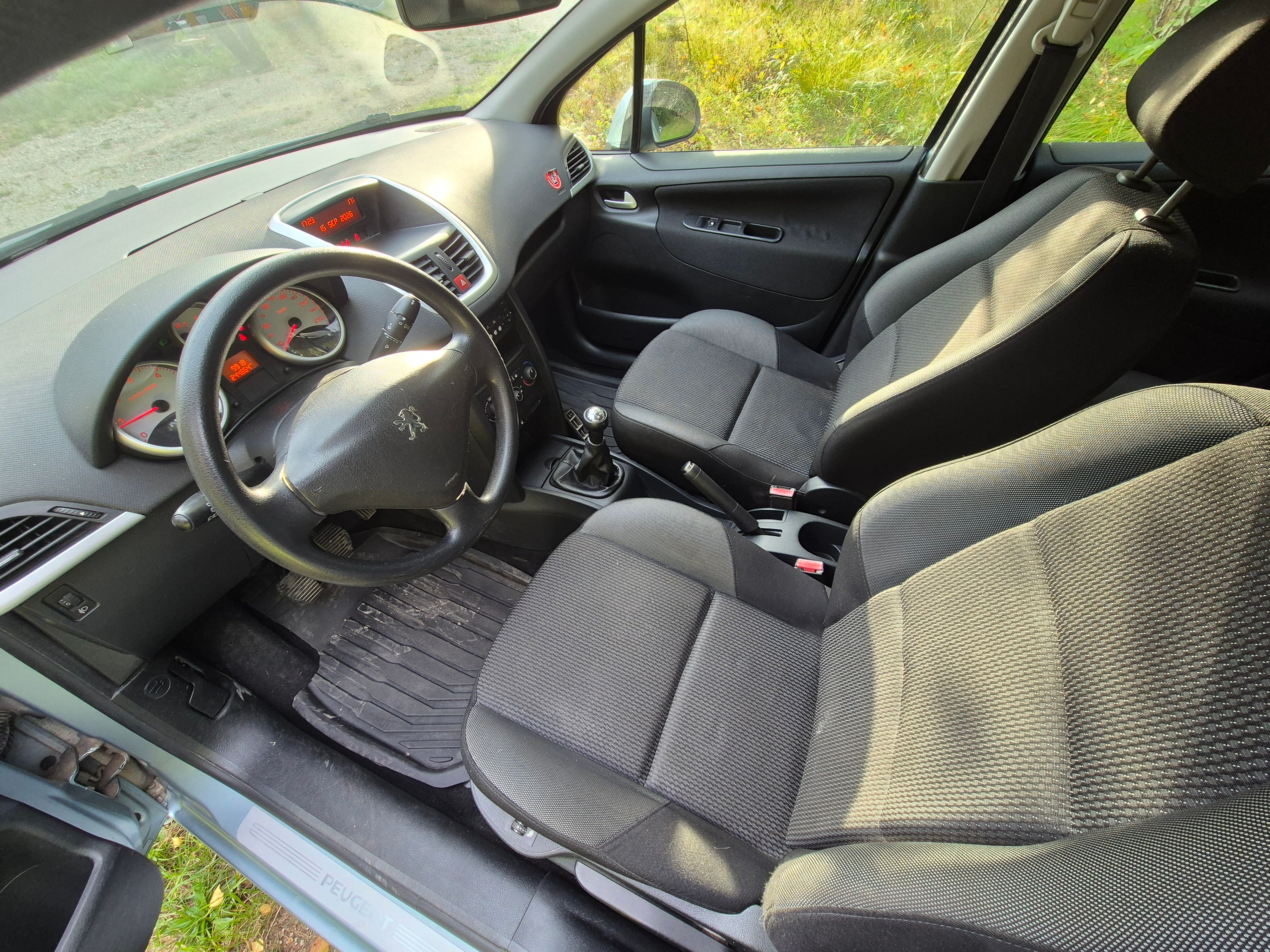 Peugeot 207 5-dörrar 1.6 HDi FAP Manuell 2010, bild 6/10