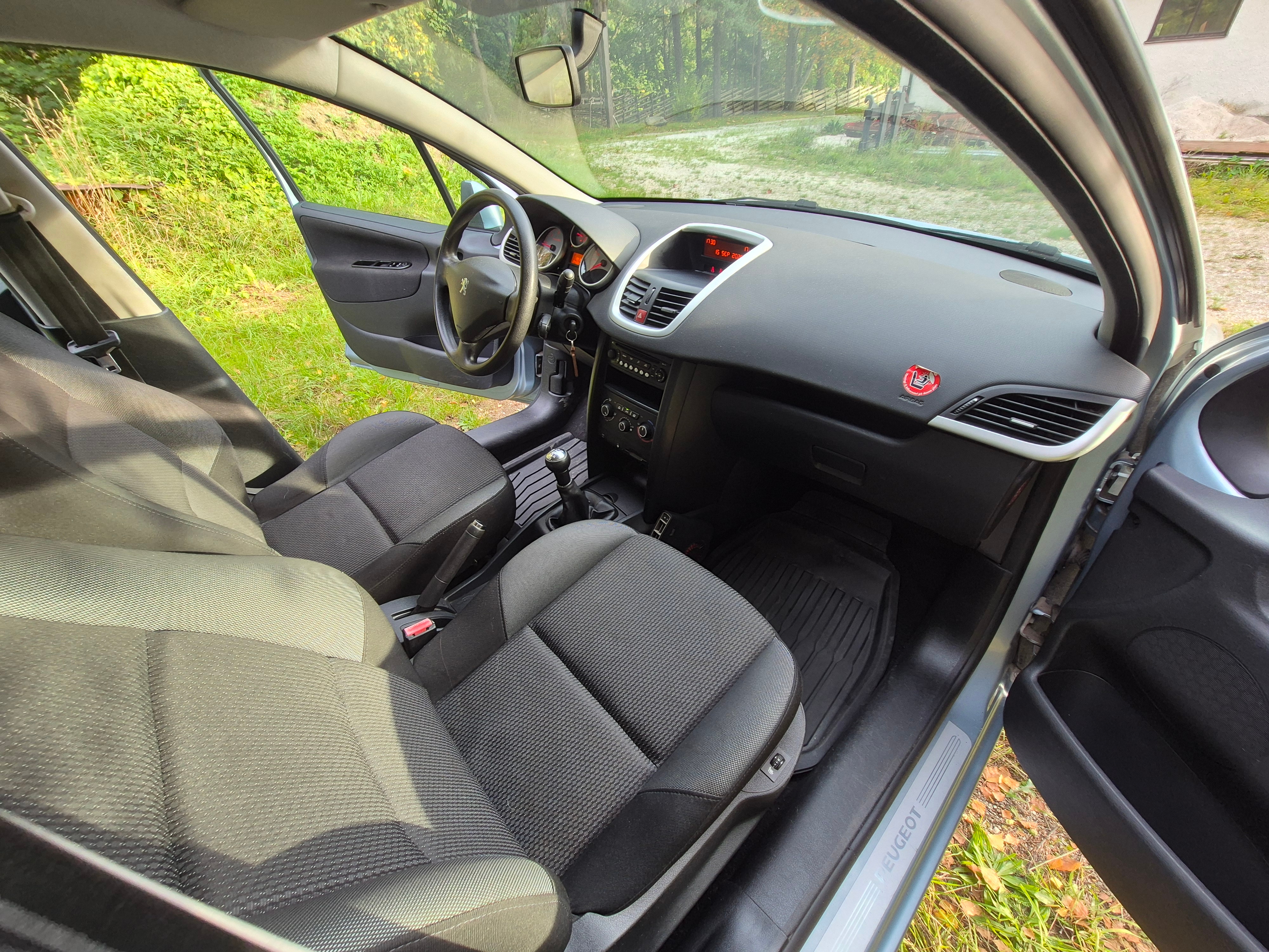 Peugeot 207 5-dörrar 1.6 HDi FAP Manuell 2010, bild 7/10