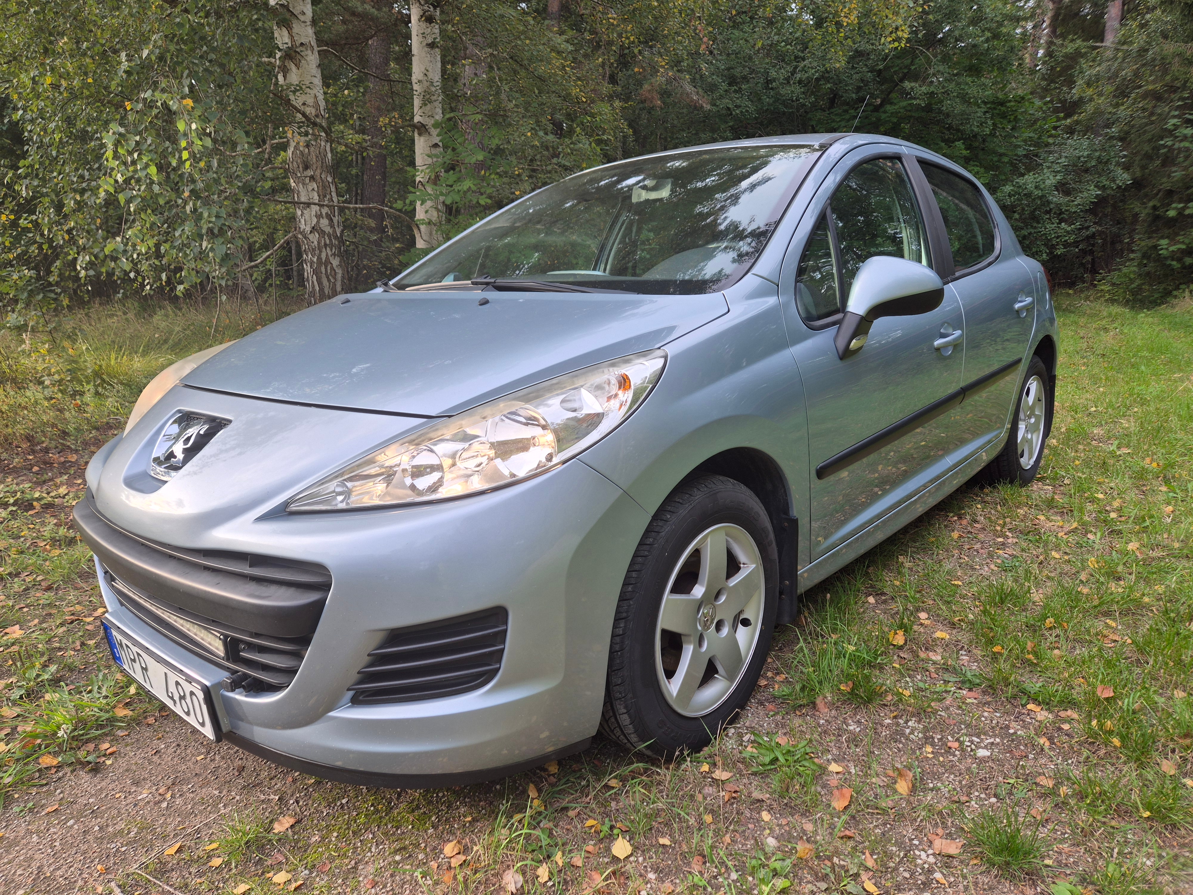 Peugeot 207 5-dörrar 1.6 HDi FAP Manuell 2010, bild 2/10