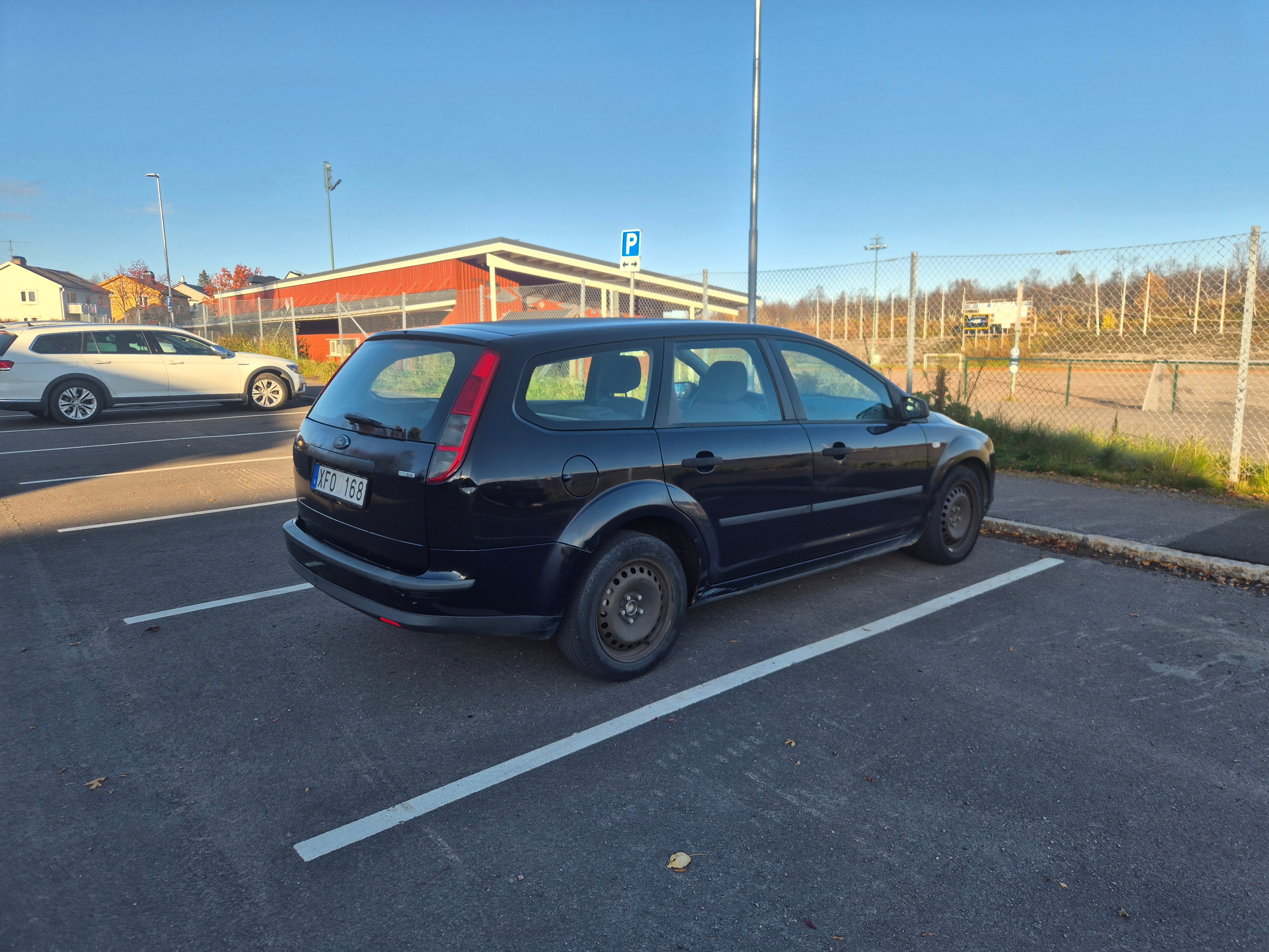 Ford Focus Kombi 1.8 Flexifuel Manuell 2006, bild 2/7