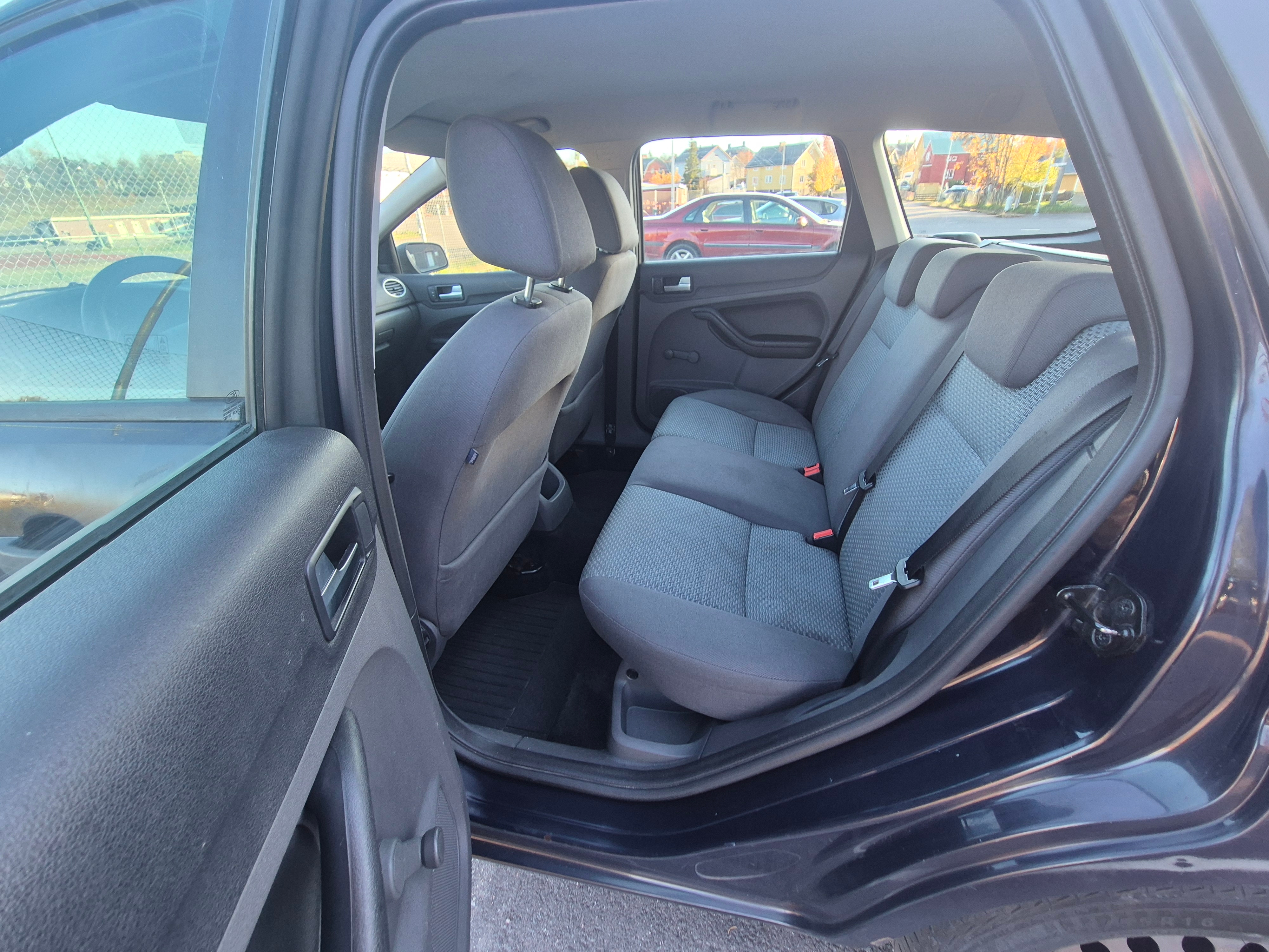 Ford Focus Kombi 1.8 Flexifuel Manuell 2006, bild 4/7