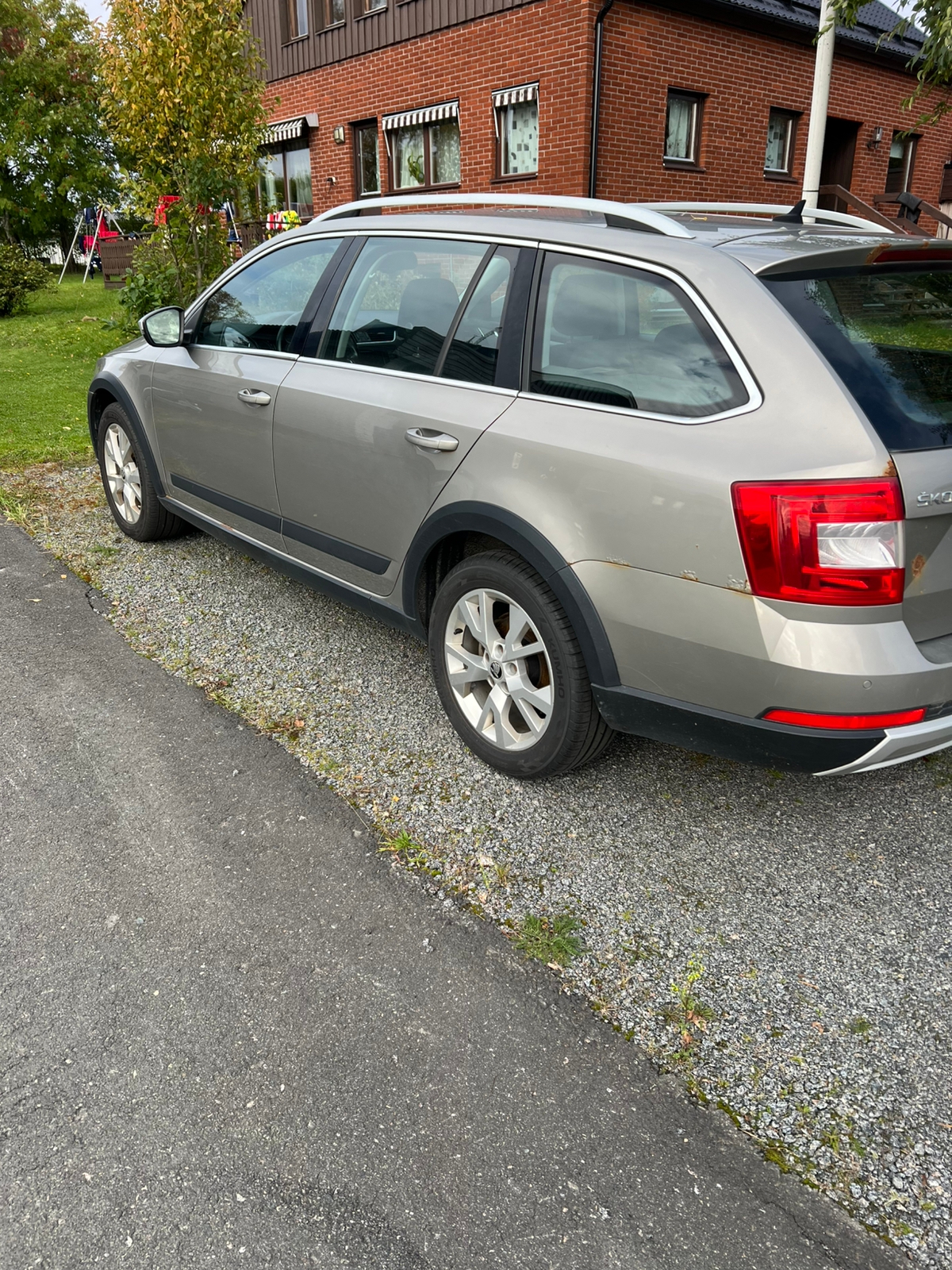 Skoda Octavia Scout 2.0 TDI 4x4 Manuell 2015, photo 2/4