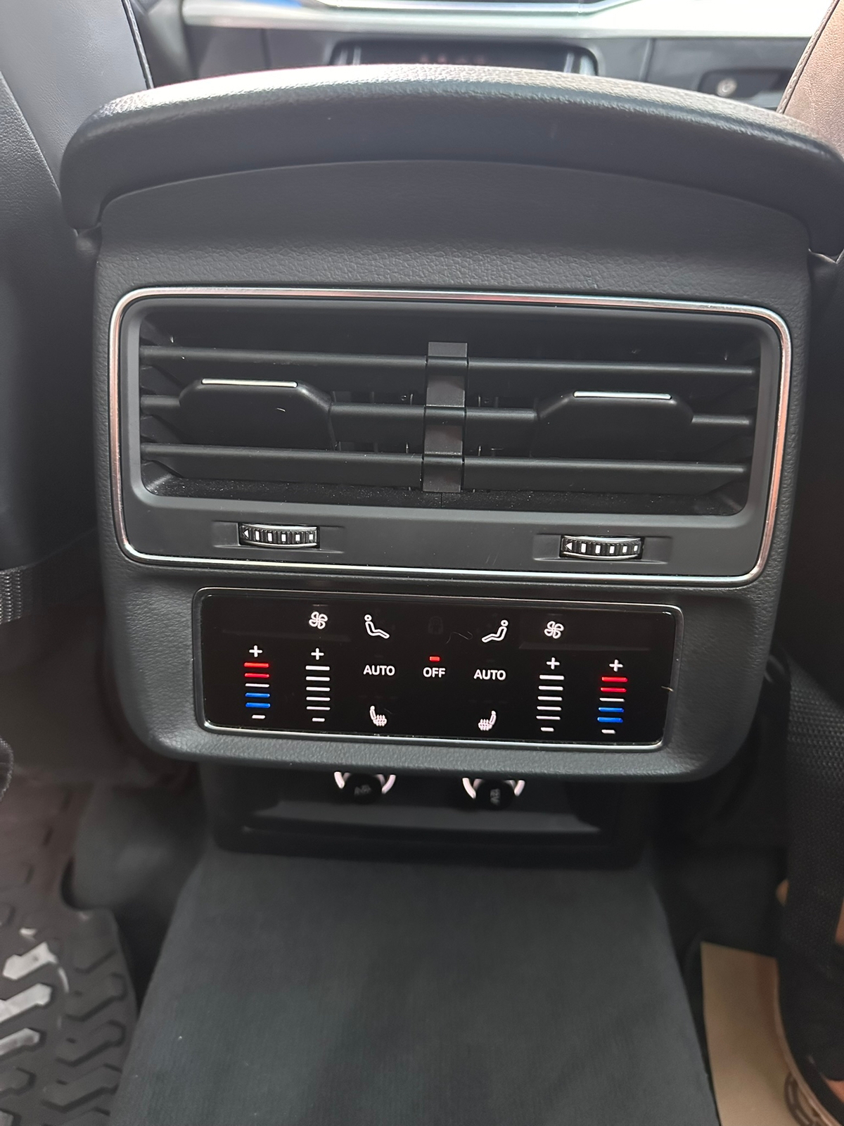 Audi Q7 S Line HD 2020, bild 3/7