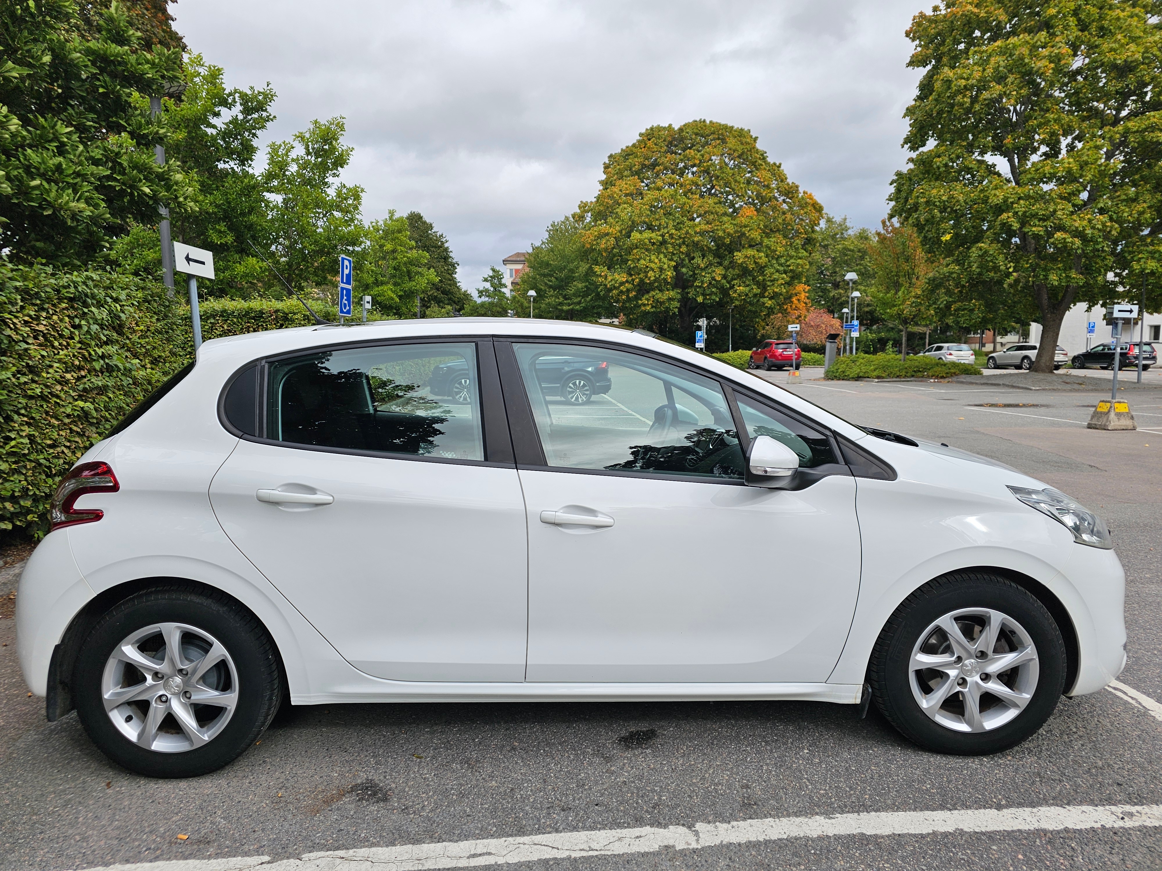 Peugeot 208 5-dörrar 1.2 VTi 82 Manuell 2013, bild 5/10