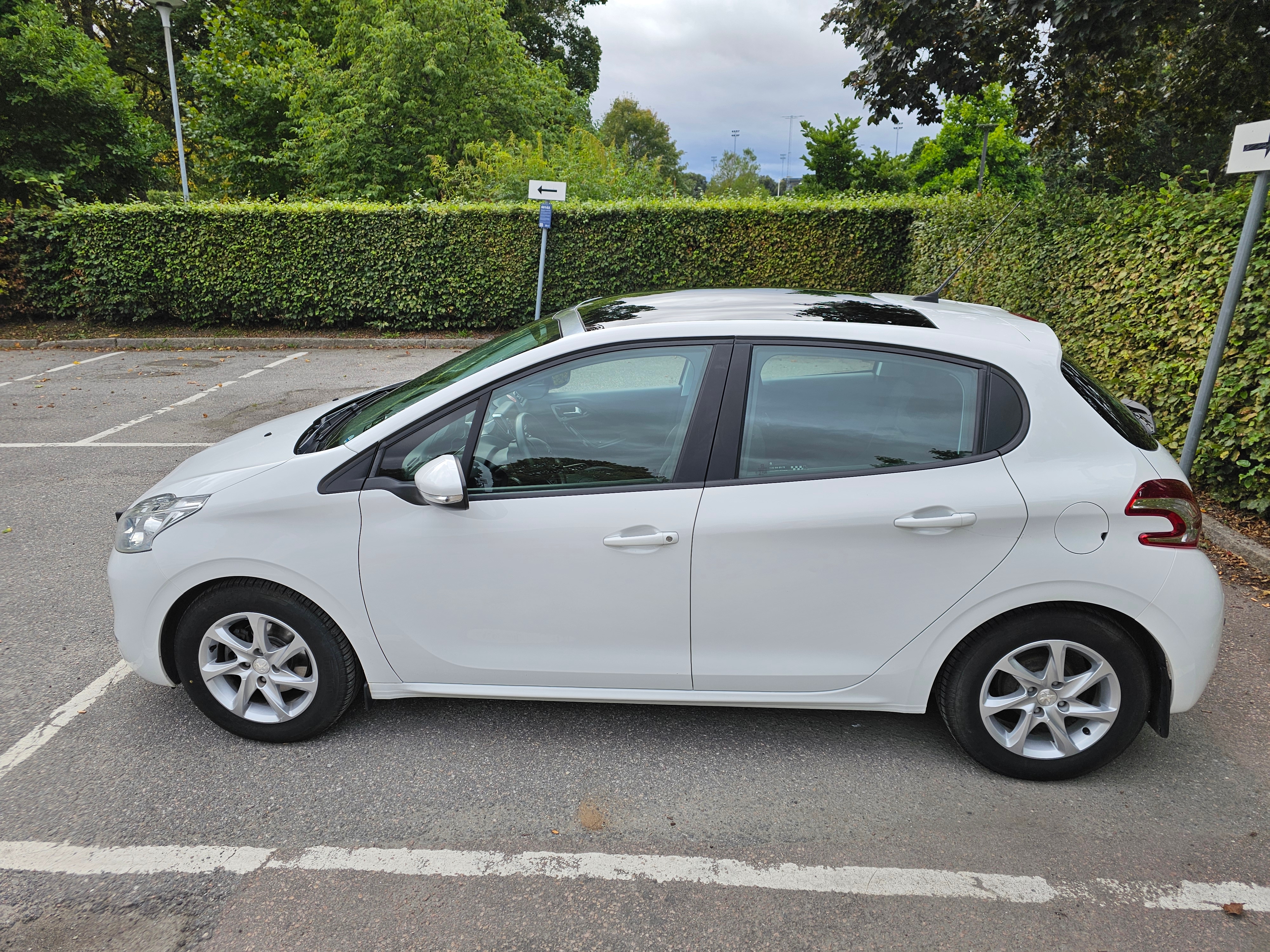 Peugeot 208 5-dörrar 1.2 VTi 82 Manuell 2013, bild 6/10