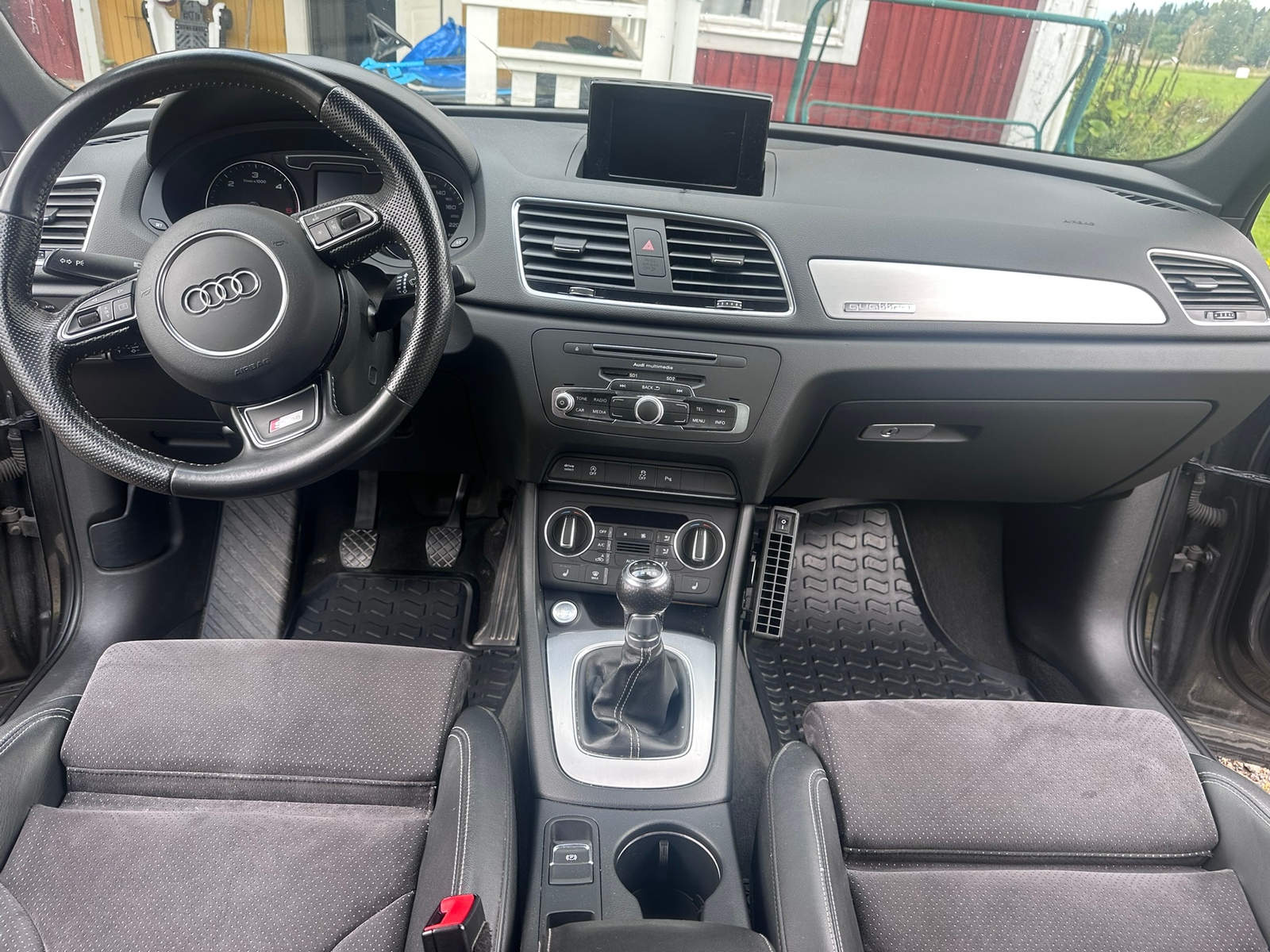 Audi Q3 2.0 TDI quattro Manuell 2017, bild 6/9