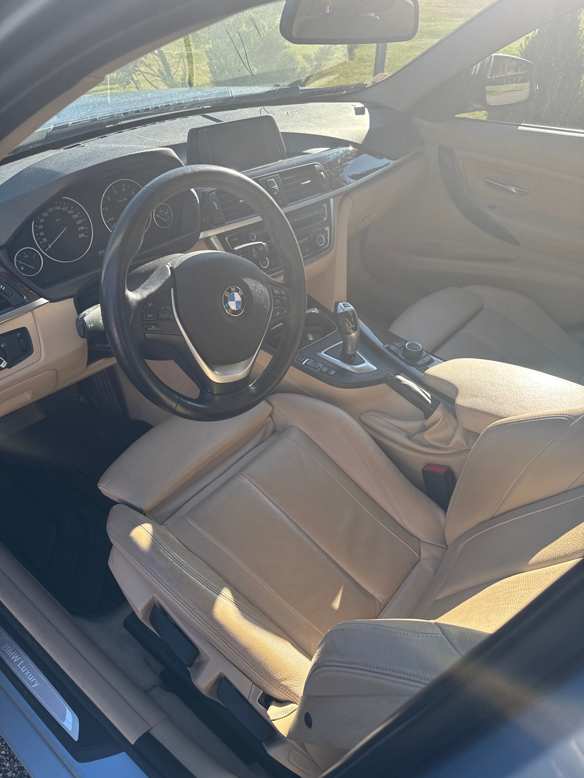 BMW 328 i Sedan Luxuryline 2013, kuva 3/4