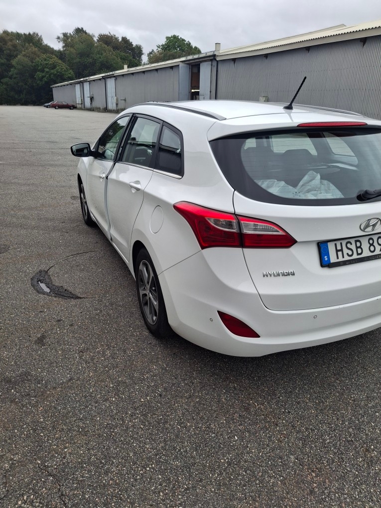 Hyundai i30 Kombi 1.6 GDI Manuell 2015, bild 3/7