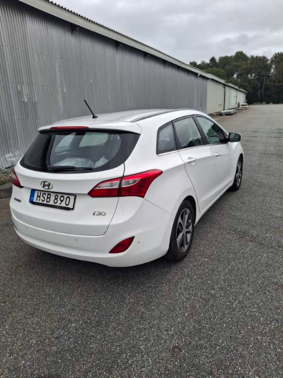 Hyundai i30 Kombi 1.6 GDI Manuell 2015, bild 2/7
