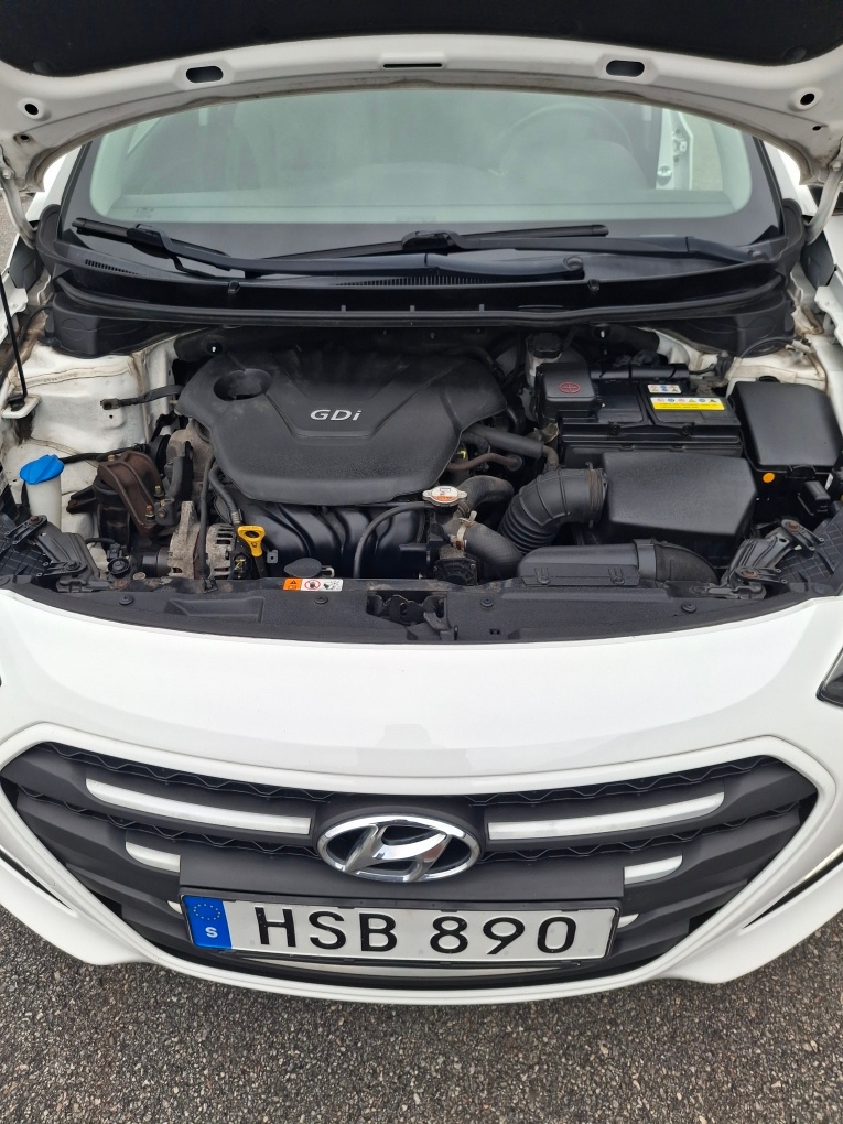 Hyundai i30 Kombi 1.6 GDI Manuell 2015, bild 6/7