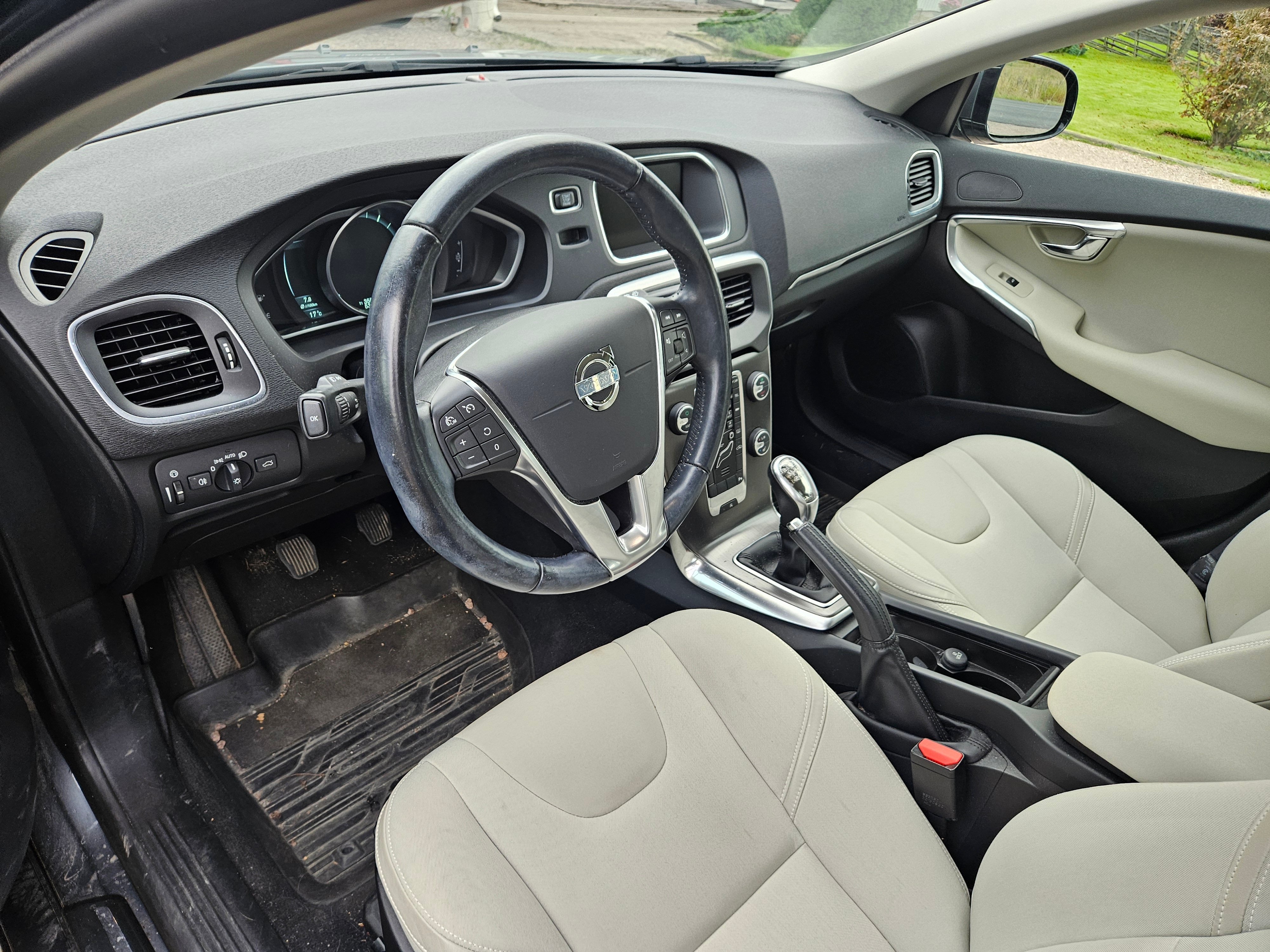 Volvo V40 T2 Manuell 2014, bild 7/10