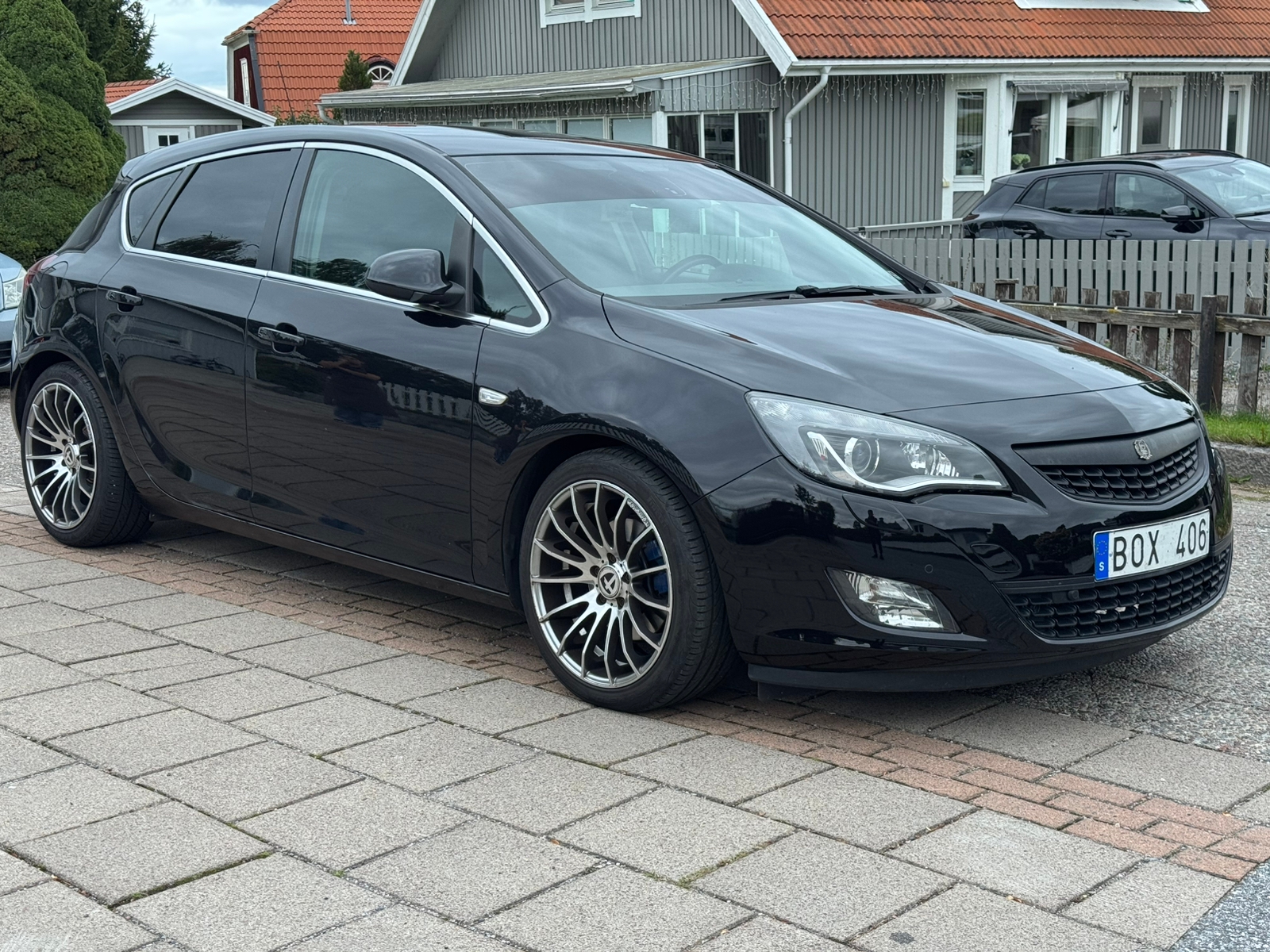 Opel Astra 1.6 Turbo Manuell (180HK) 2010, bild 4/10