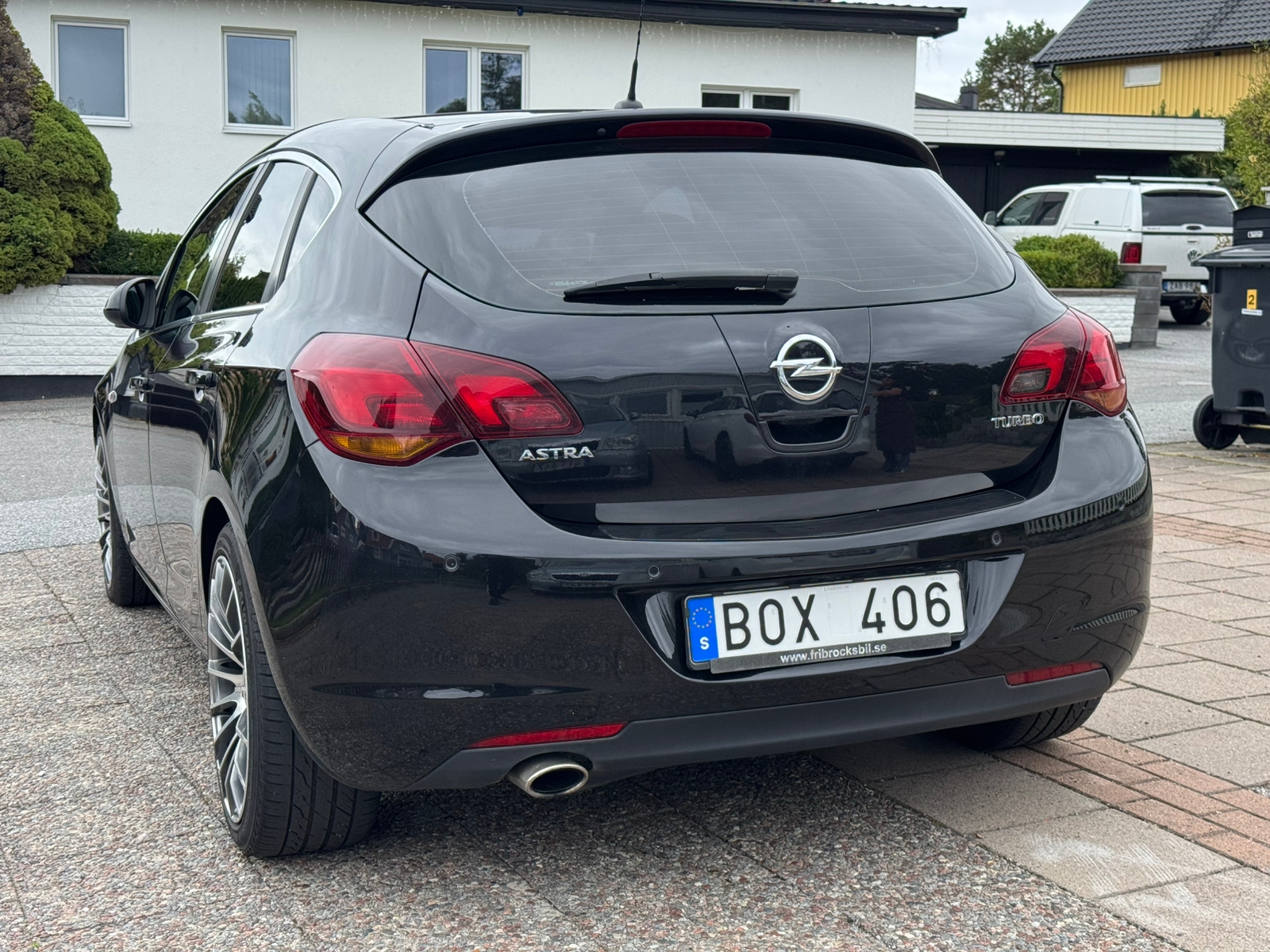 Opel Astra 1.6 Turbo Manuell (180HK) 2010, bild 6/10