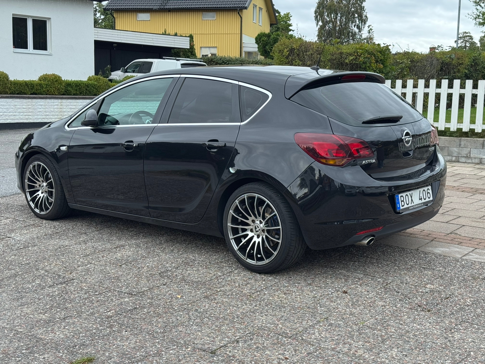 Opel Astra 1.6 Turbo Manuell (180HK) 2010, bild 5/10