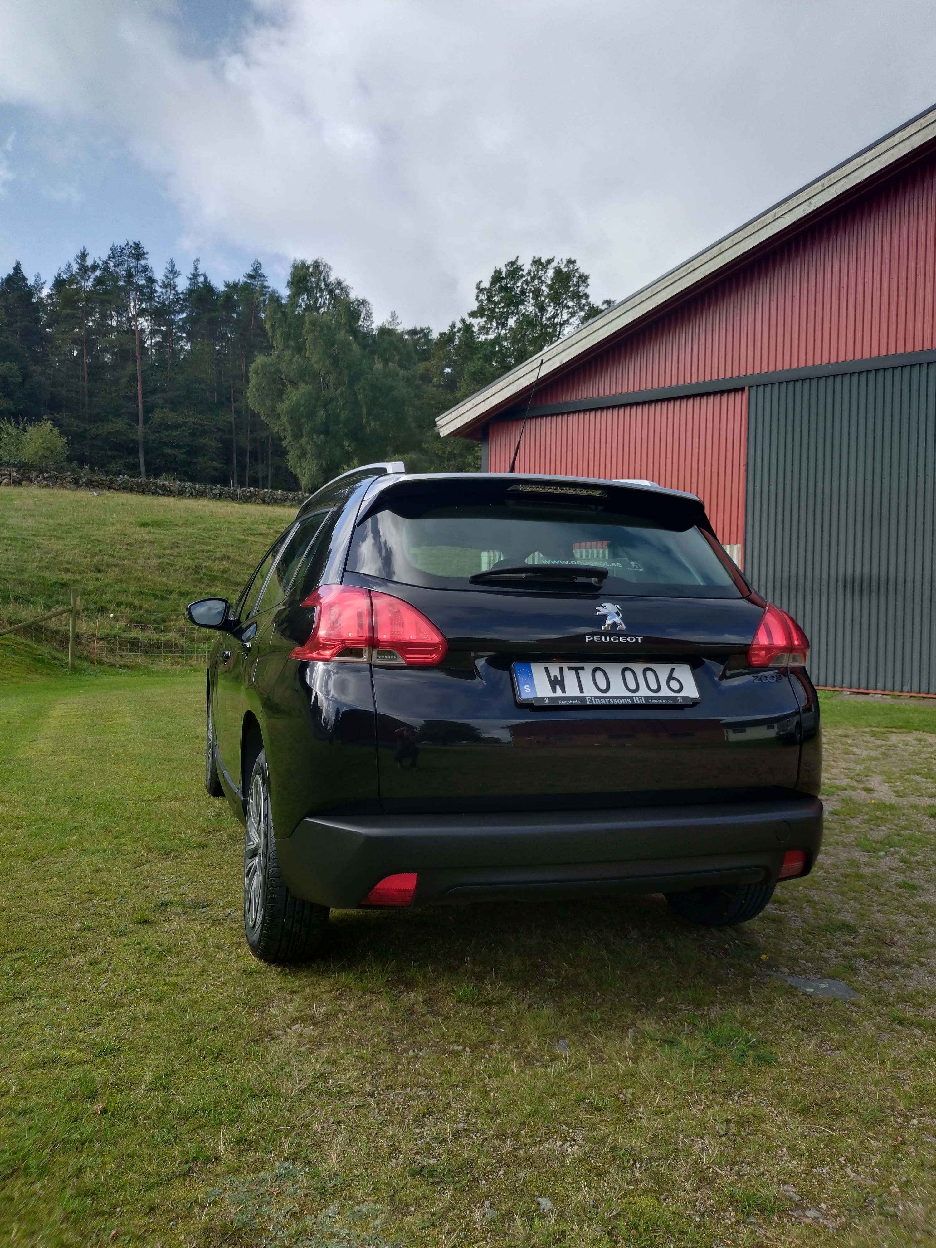 Peugeot 2008 1.2 VTi Manuell 2015, bild 2/9