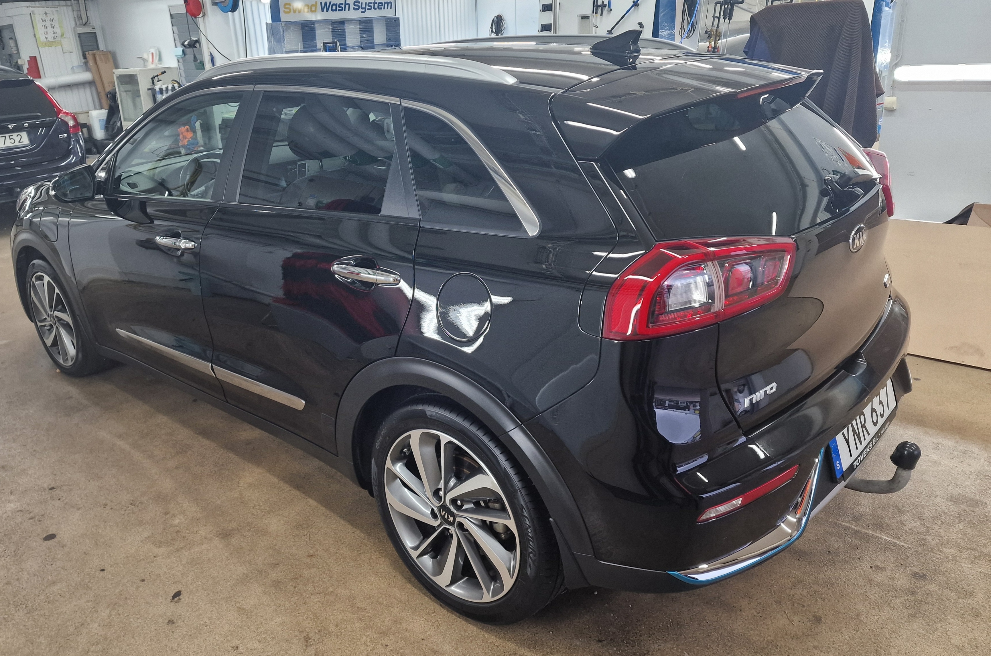 Kia Niro P-HEV DCT 2018, bild 2/3