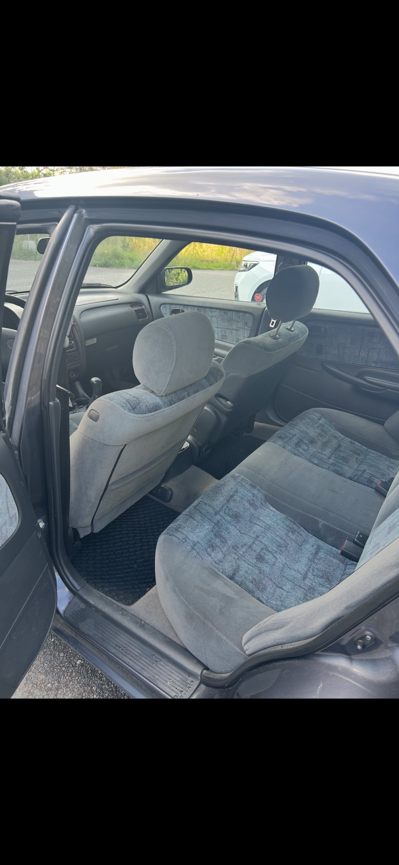 Mazda 626 Sedan 2.0 Manuell 1998, bild 4/4