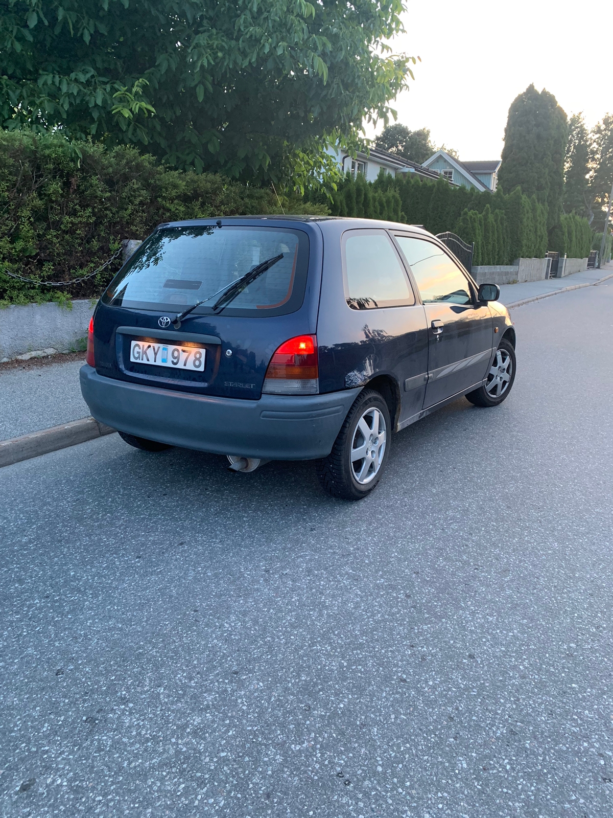 Toyota Starlet 3-dörrar 1.3 Manuell 1998, kuva 4/5