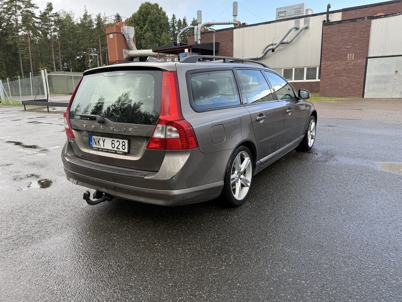 Volvo V70 2.0F Powershift, 145hk Kinetic 2011, bild 3/10