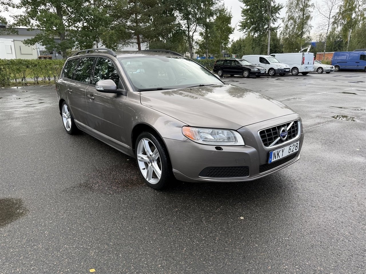 Volvo V70 2.0F Powershift, 145hk Kinetic 2011, bild 2/10
