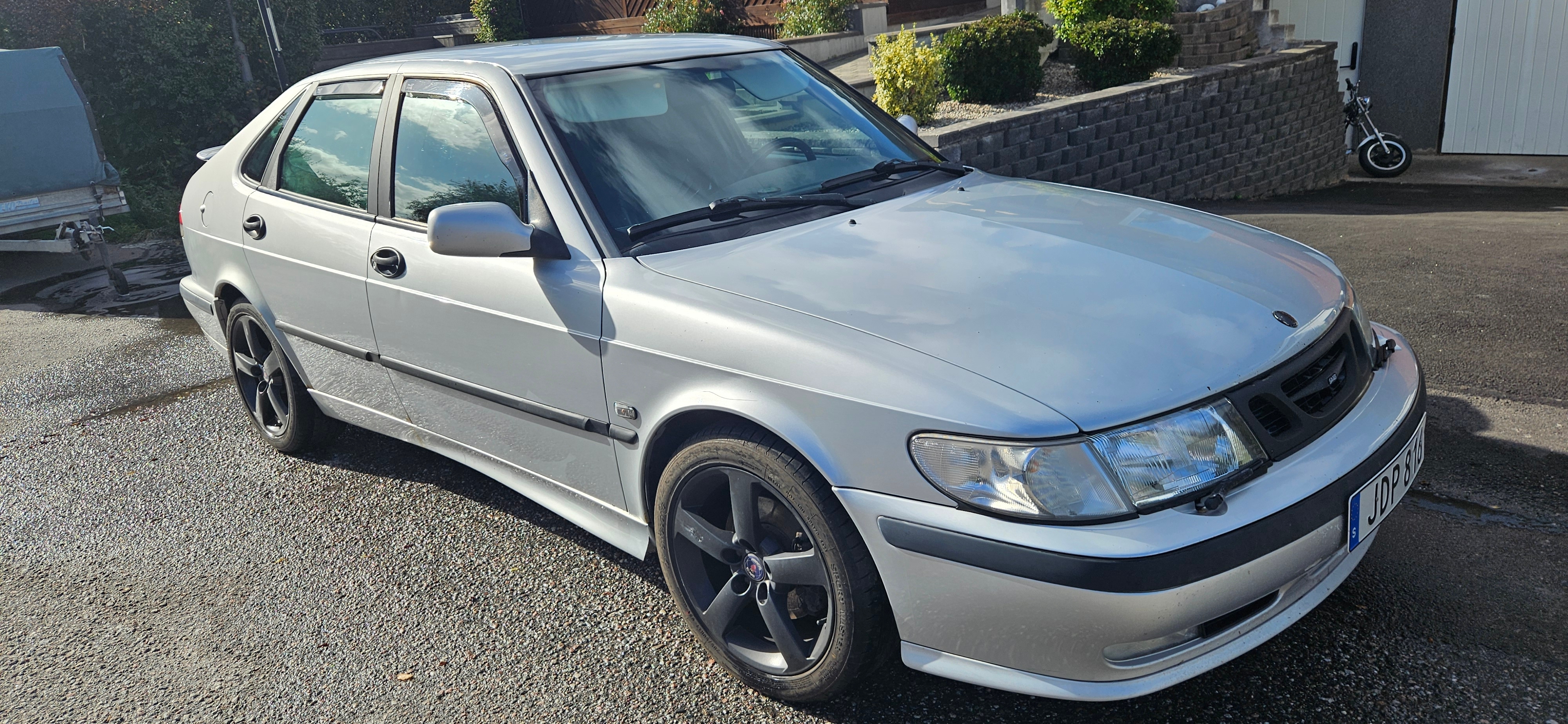 Saab 9-3 5-dörrar 2.0 Turbo Manuell 1999, bild 2/10