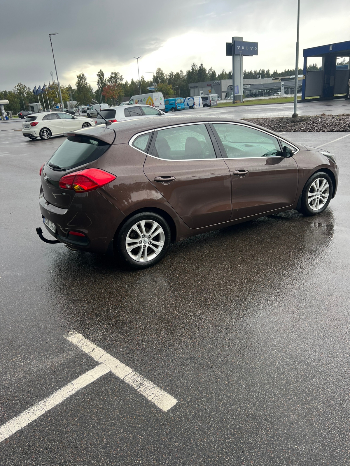 Kia Ceed 1.6 CRDi Manuell 2013, bild 2/10