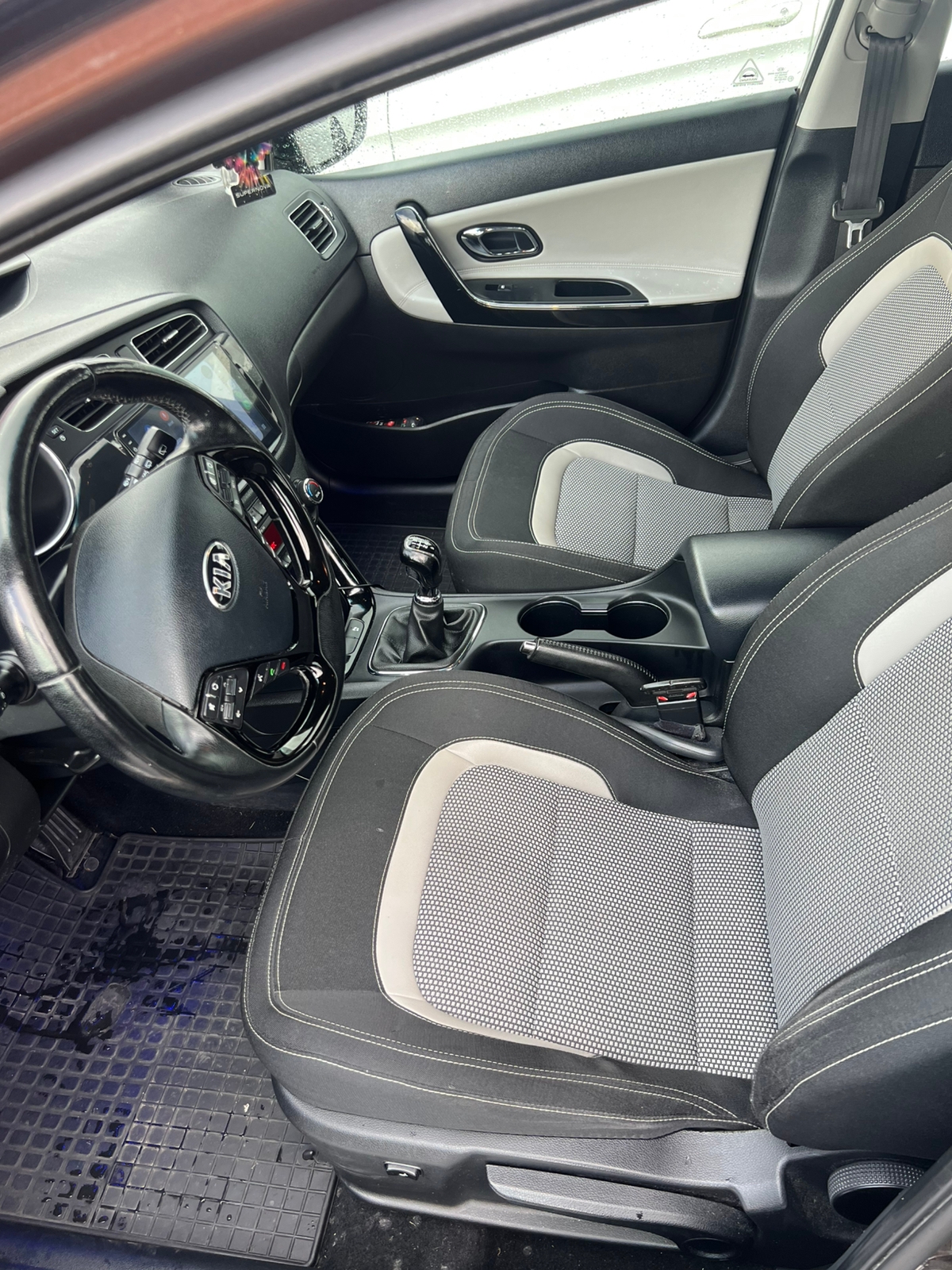 Kia Ceed 1.6 CRDi Manuell 2013, bild 7/10