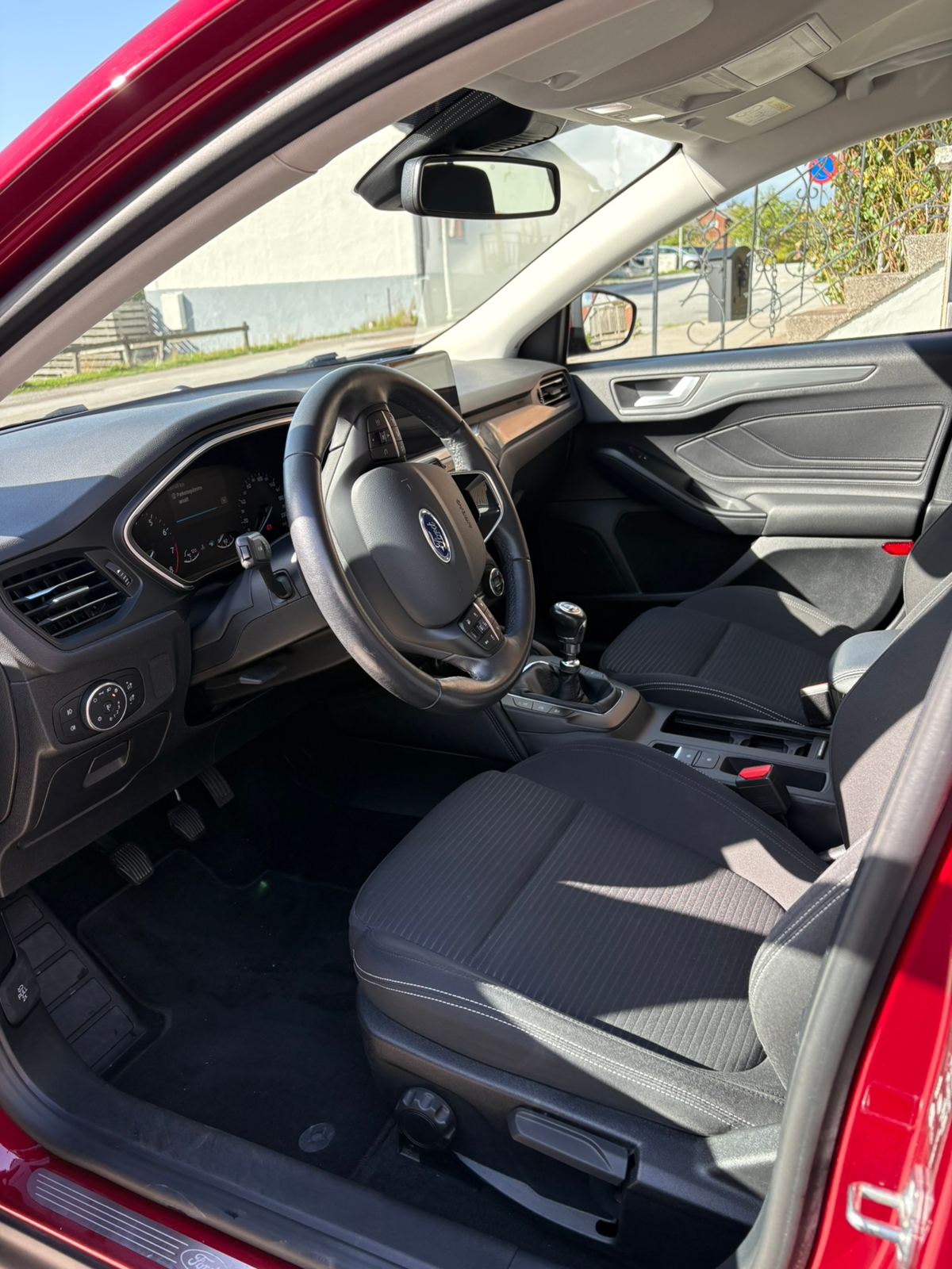 Ford Focus 1.0 EcoBoost Manuell 2019, bild 4/5