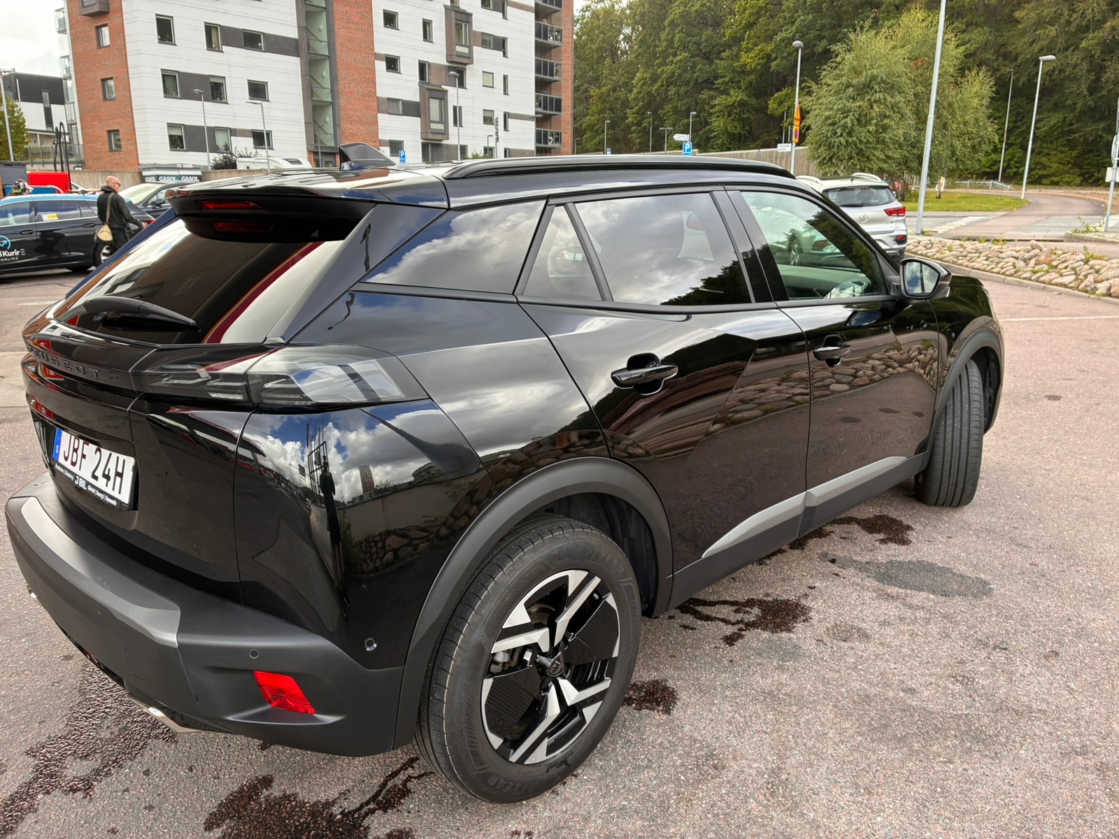 Peugeot 2008 1.2 PureTech 130 EAT 2025, bild 2/8