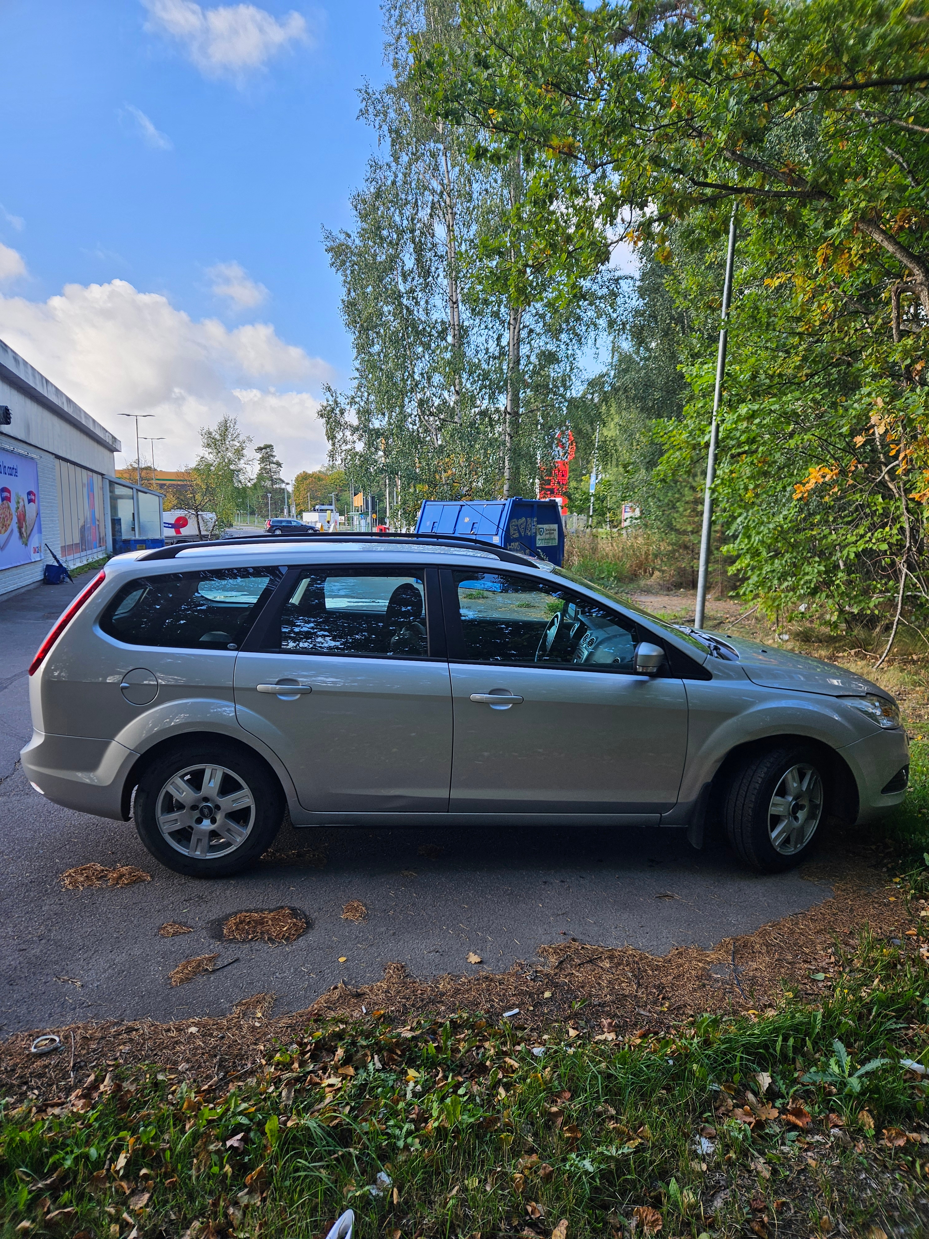 Ford Focus Kombi 1.6 TDCi Manuell 2011, bild 3/5