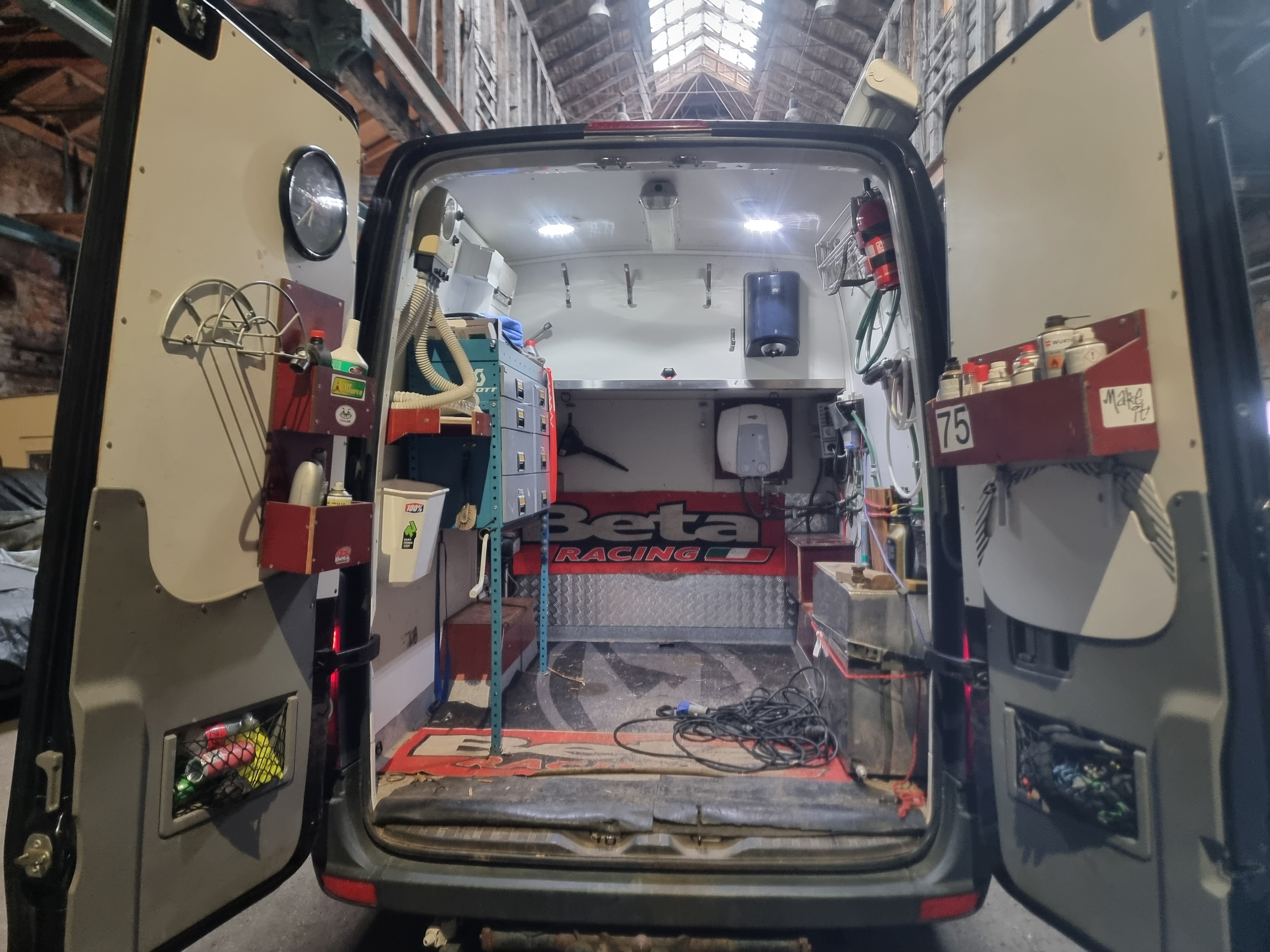 Volkswagen Crafter 2009, bild 2/4