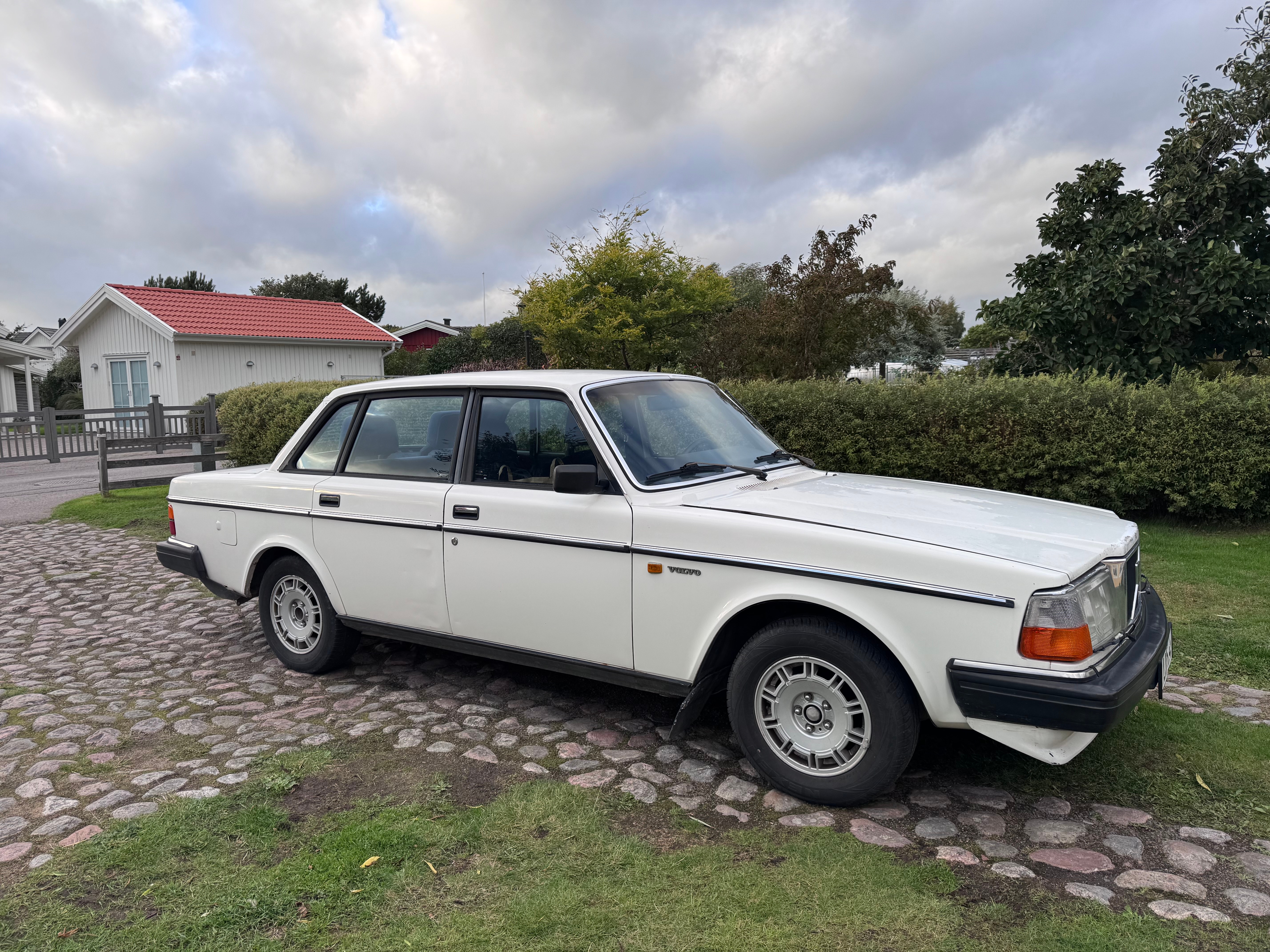 Volvo 240 4-door 2.3 Automatisk 1985, bild 4/10