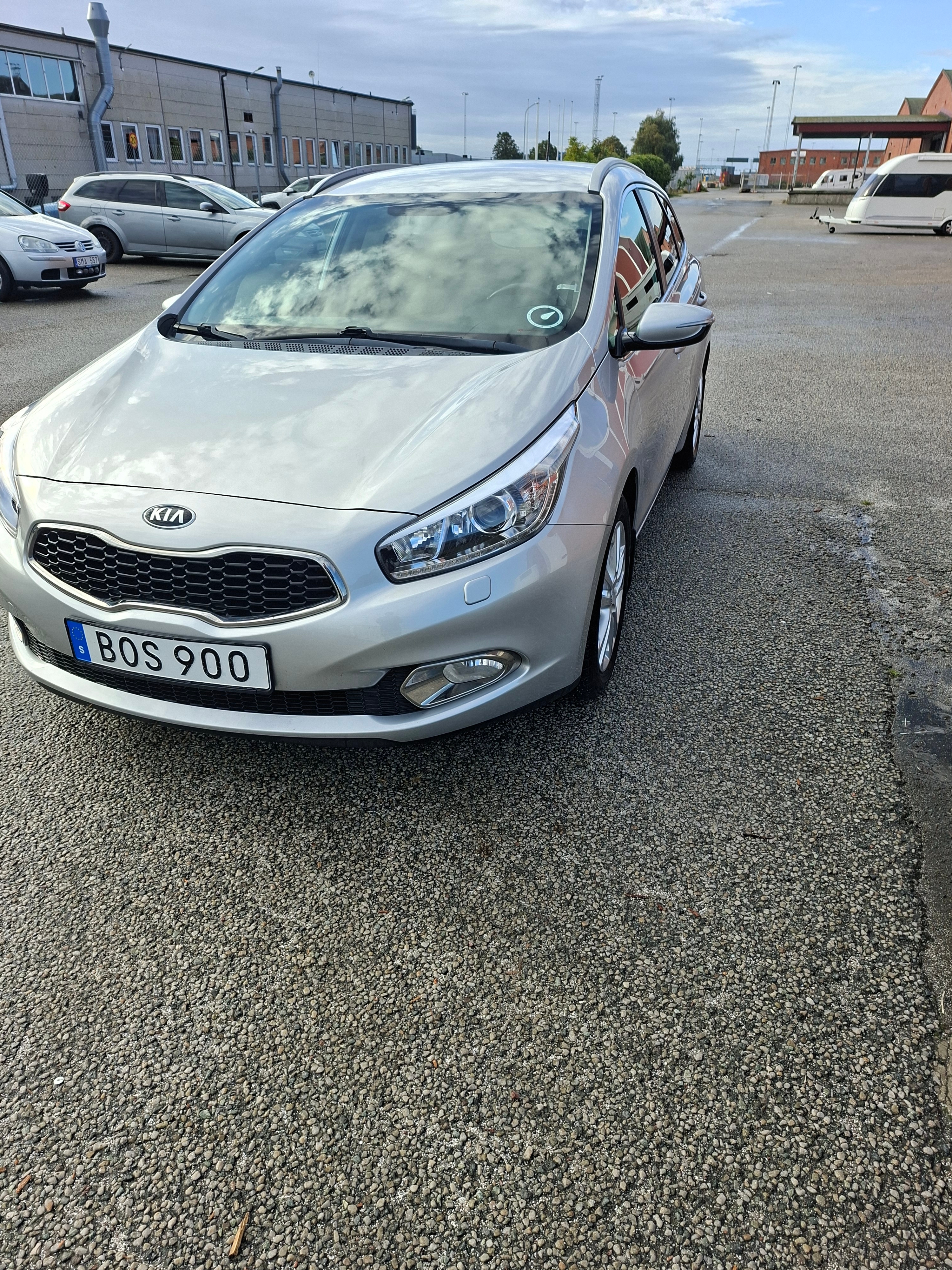 Kia Ceed _sw 1.6 CRDi Manuell 2014, bild 3/10