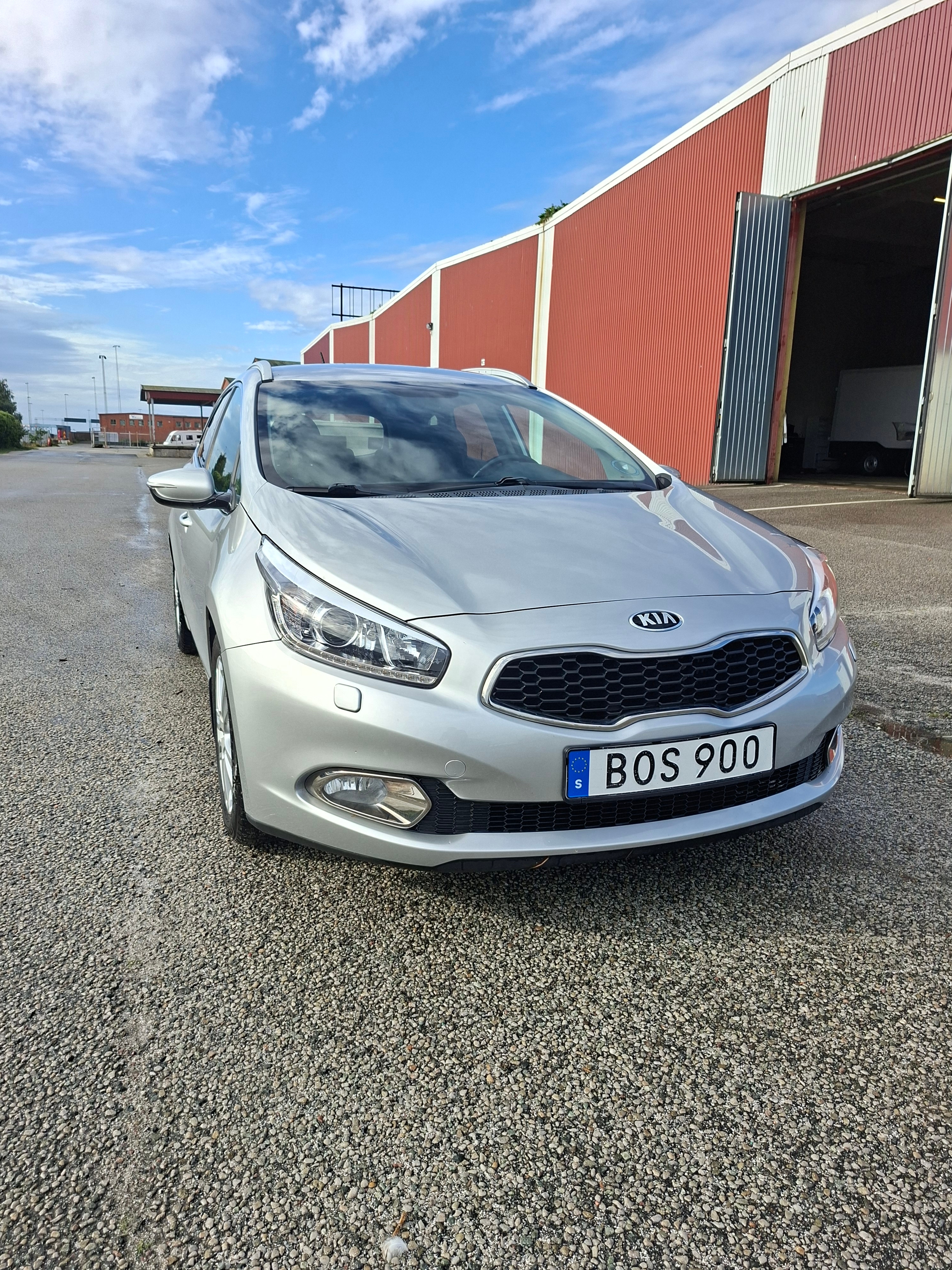 Kia Ceed _sw 1.6 CRDi Manuell 2014, bild 2/10