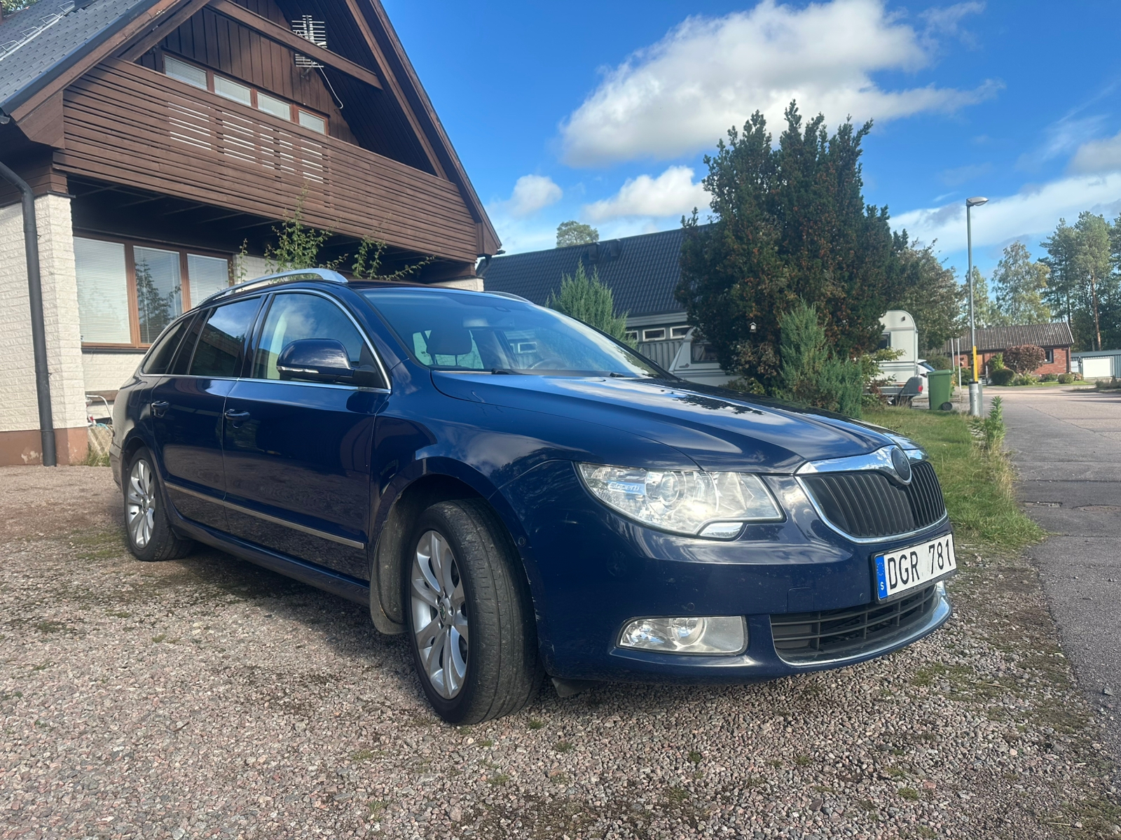 Skoda Superb 2012, bild 2/10