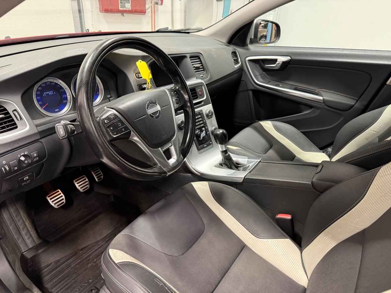 Volvo V60 D2 R-Design/Värmare/PDC 2012, kuva 7/10