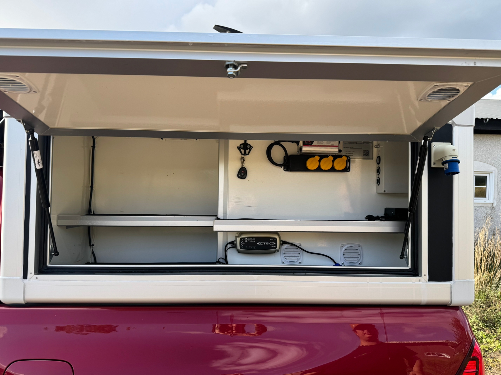 Toyota HiLux 2018, bild 4/5